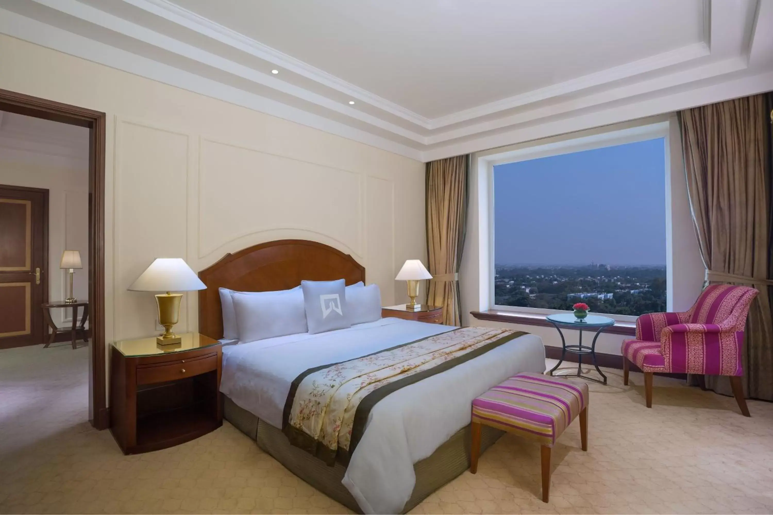 Photo of the whole room, Bed in Sheraton New Delhi Hotel