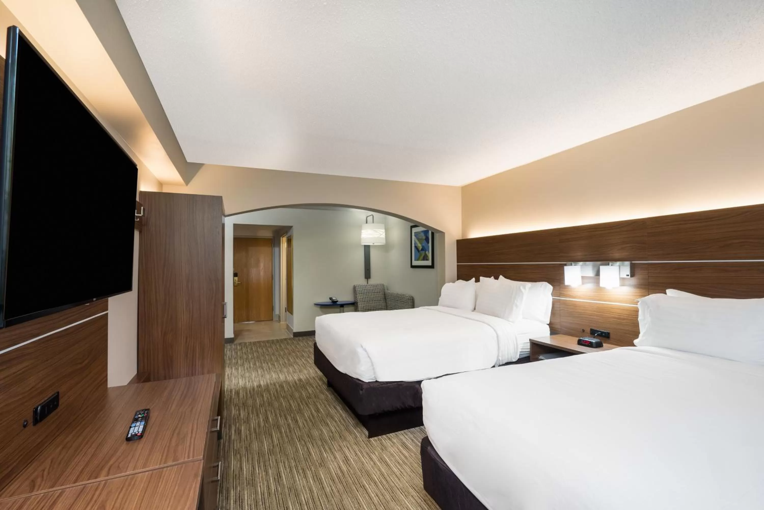 Photo of the whole room, Bed in Holiday Inn Express Hotel & Suites Louisville East by IHG