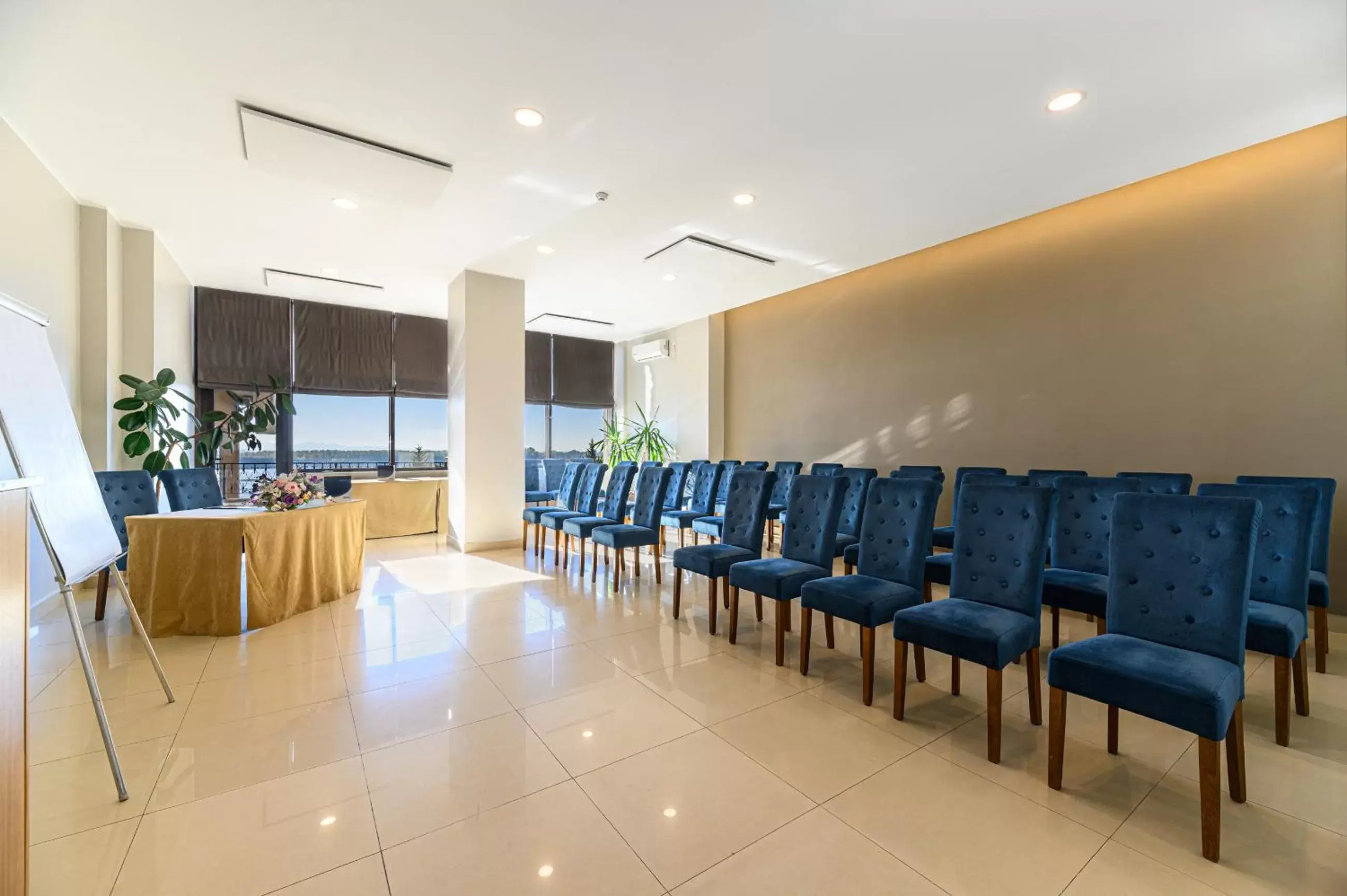 Business facilities in Faleza Hotel by Vega