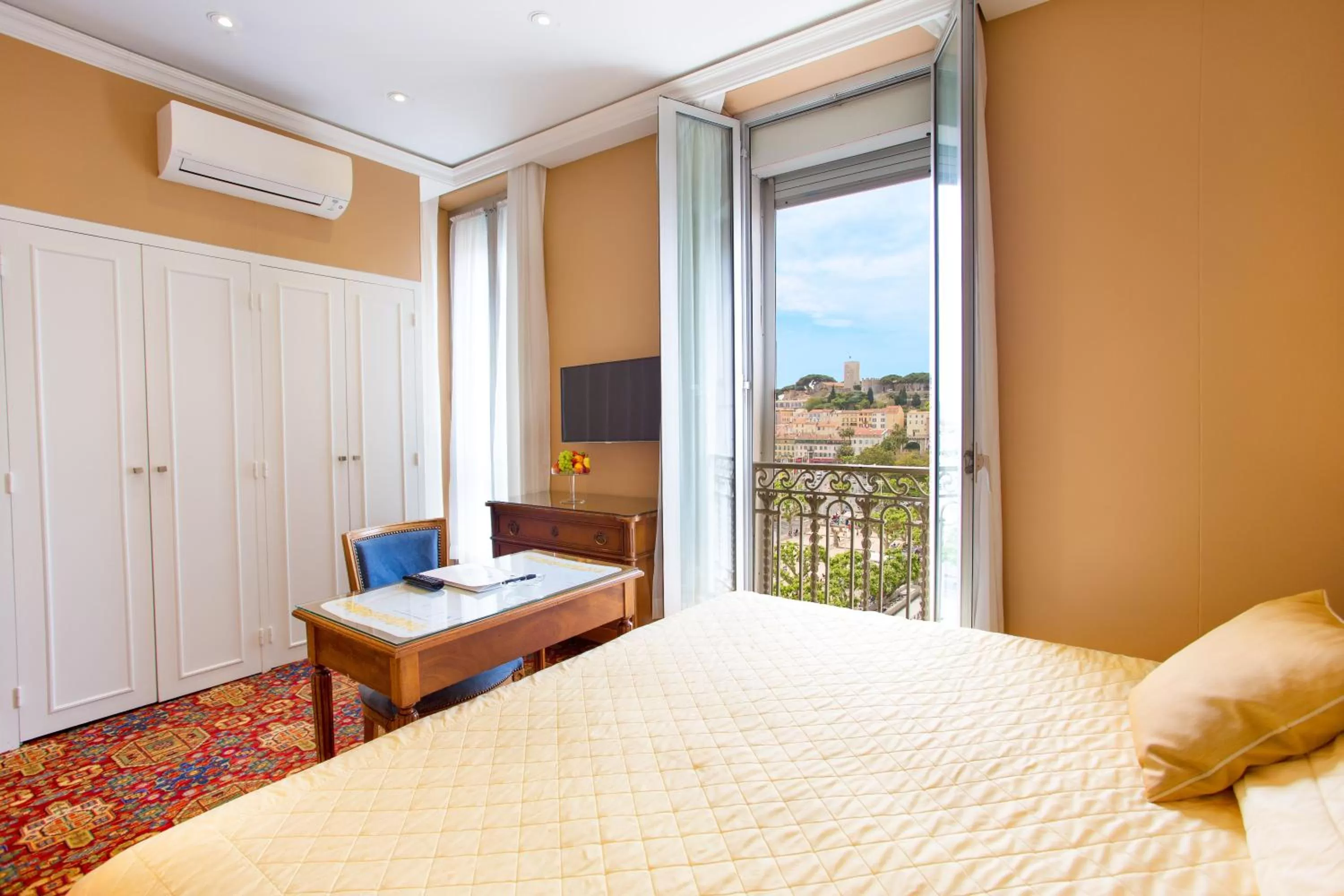 City view, Bed in Hotel Splendid