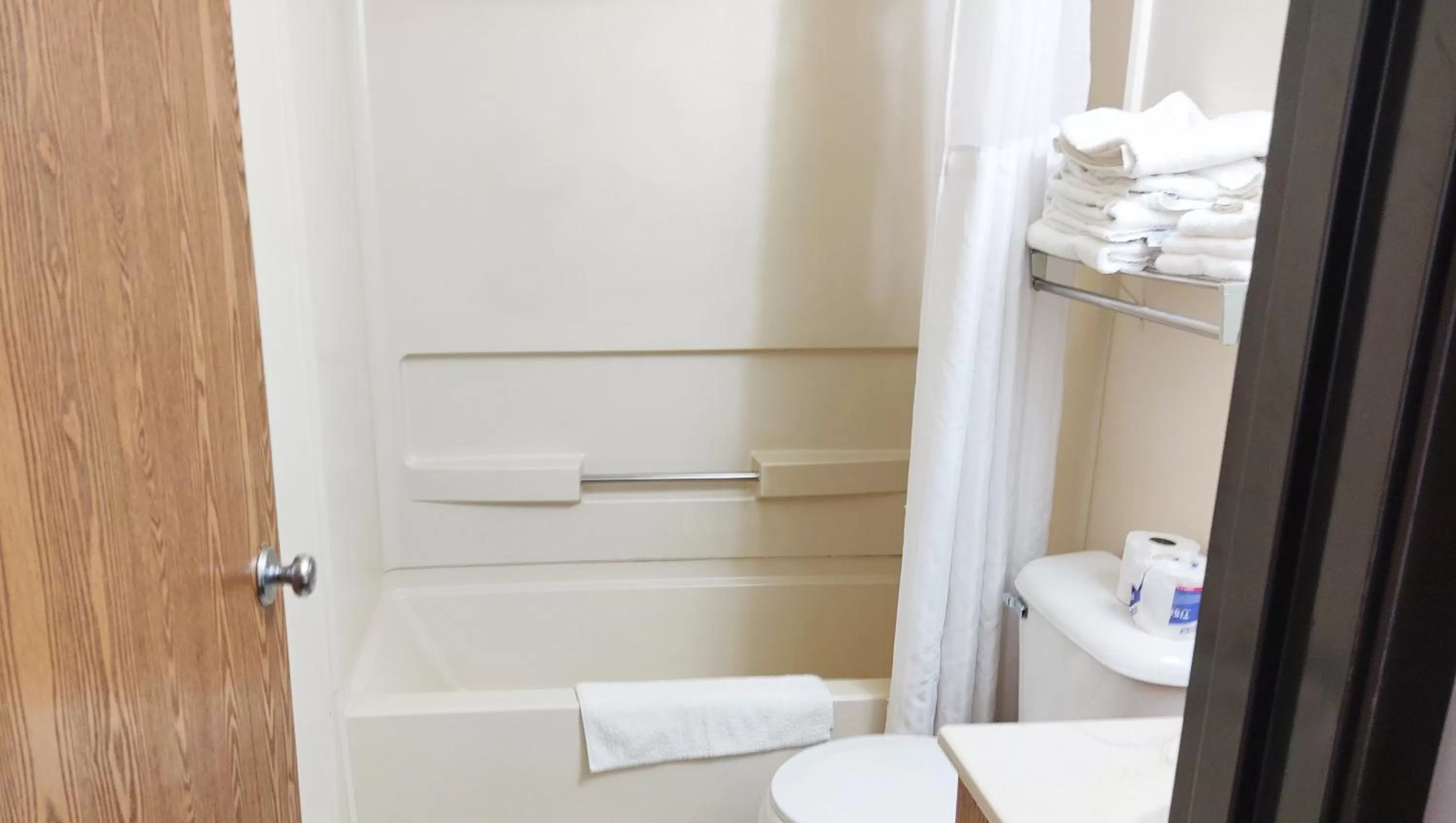 Bathroom in Magnuson Hotel Ironwood