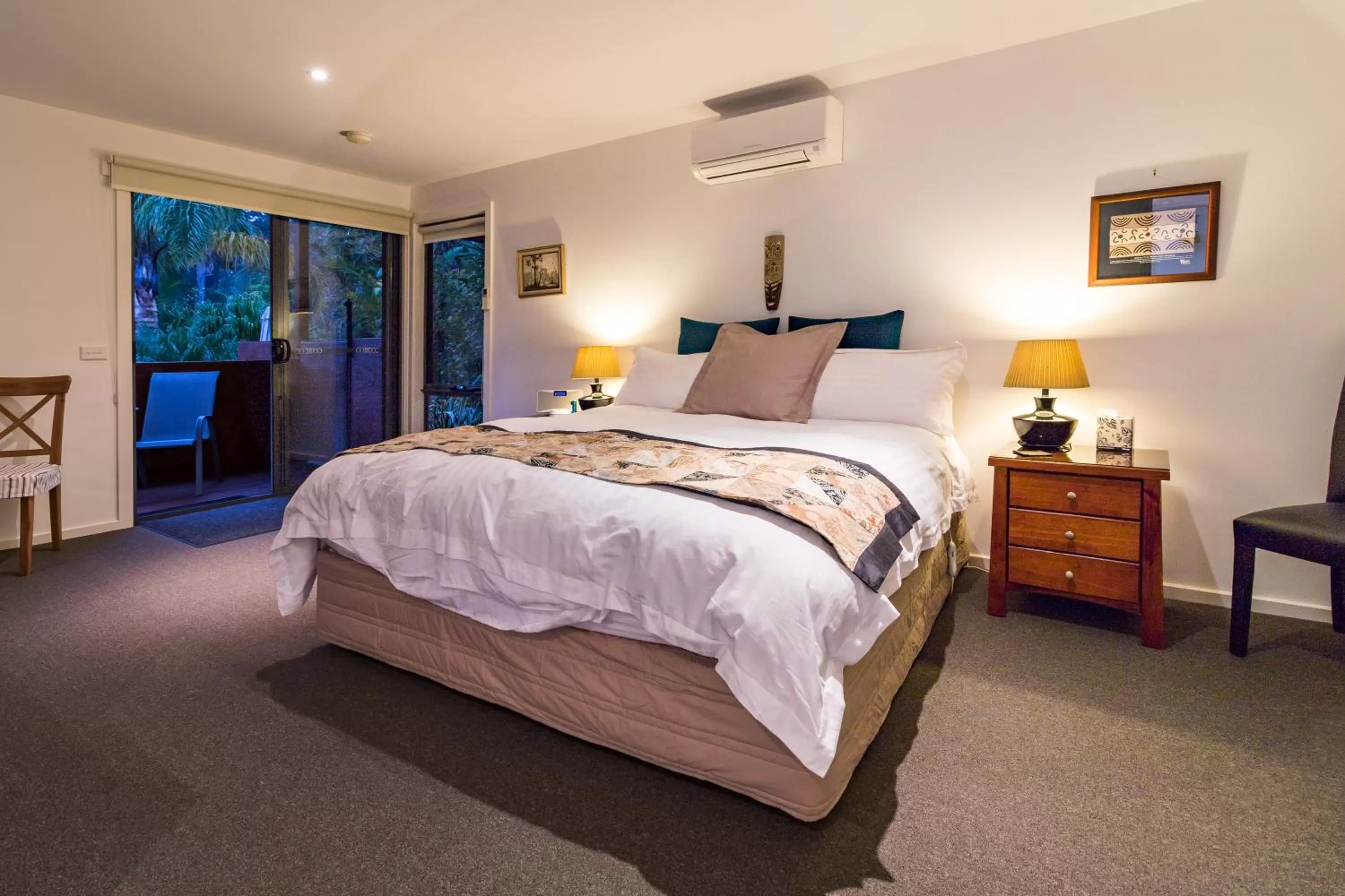 Bedroom, Bed in Balconies Dolphincove