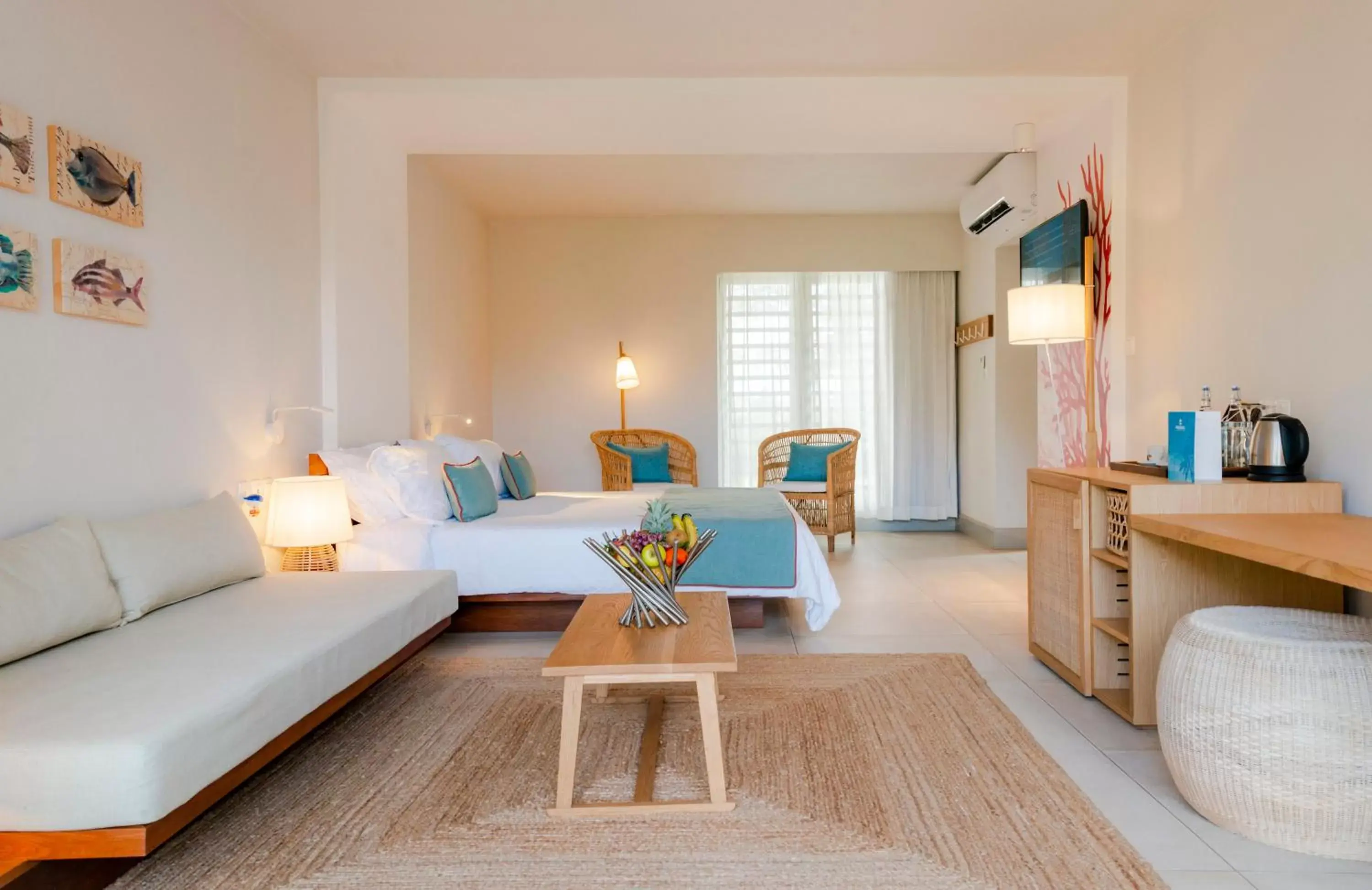 TV and multimedia, Bed in Preskil Island Resort TV and multimedia, Bed in Preskil Island Resort