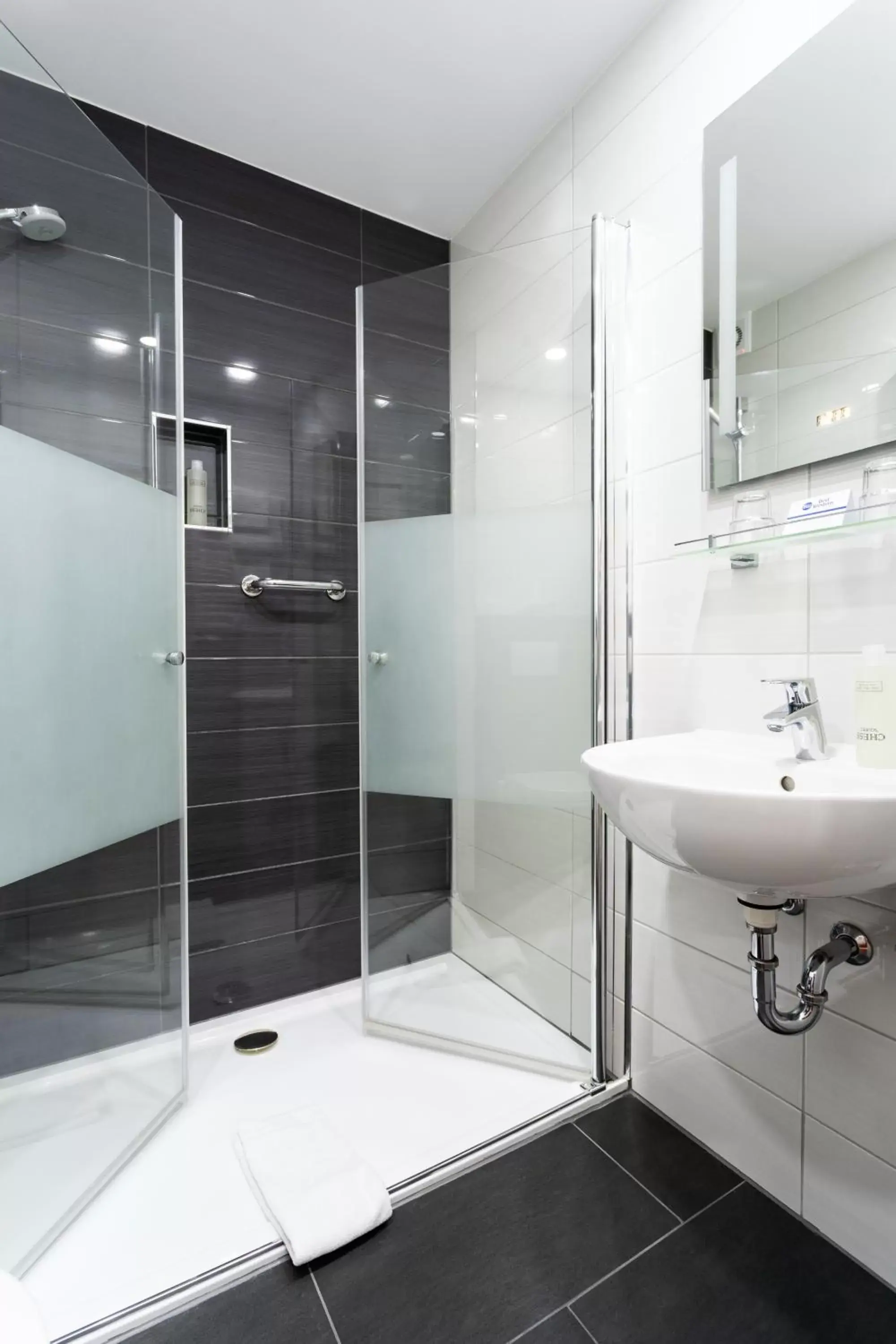 Shower, Bathroom in Best Western Waldhotel Eskeshof