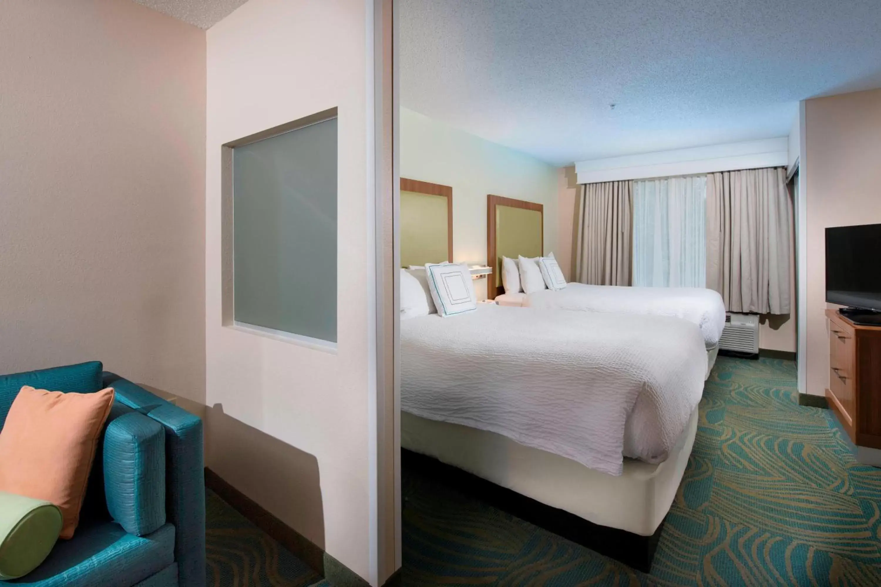 Photo of the whole room, Bed in SpringHill Suites by Marriott Atlanta Alpharetta