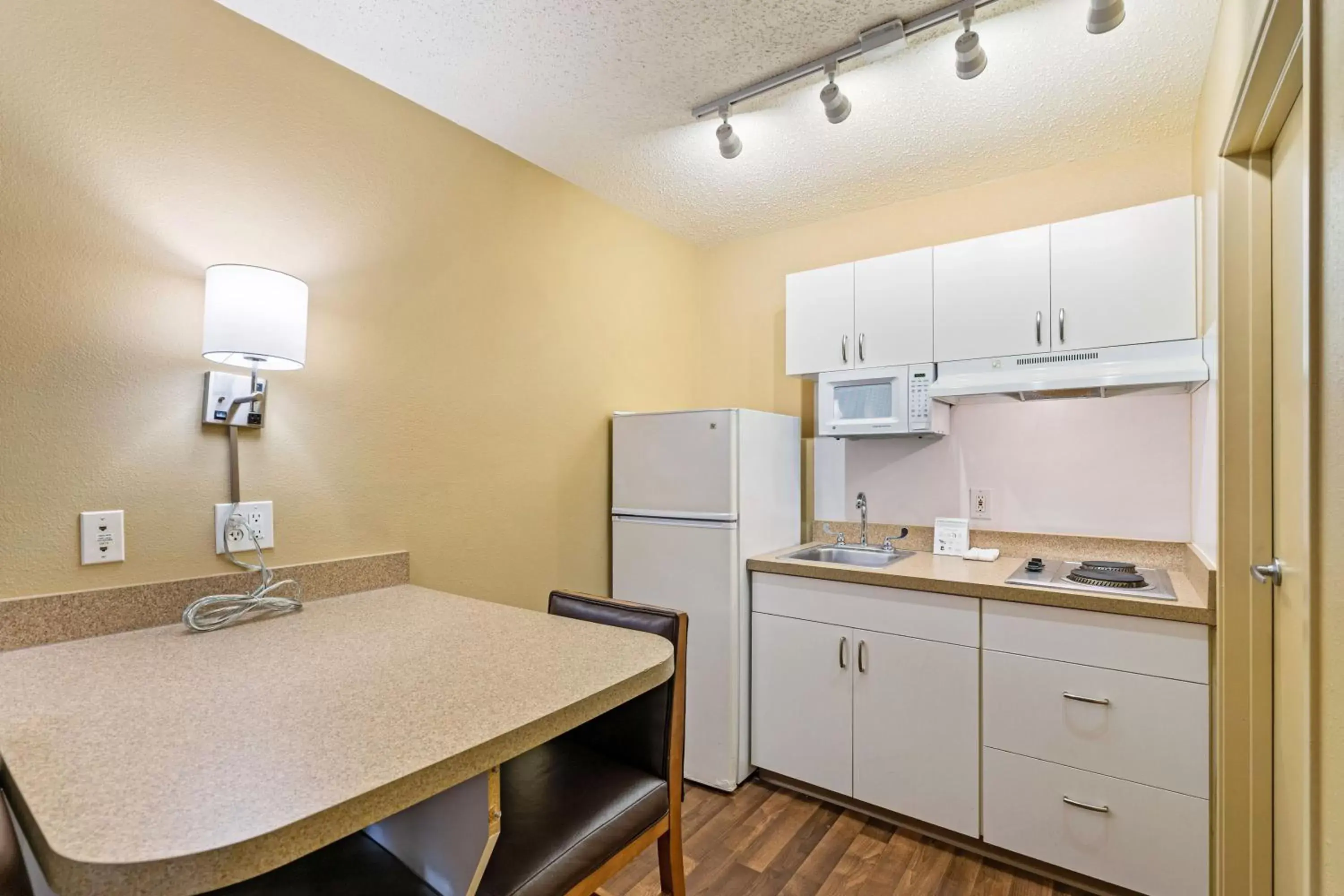 Kitchen or kitchenette, Kitchen/Kitchenette in Extended Stay America Suites - Washington, DC - Reston