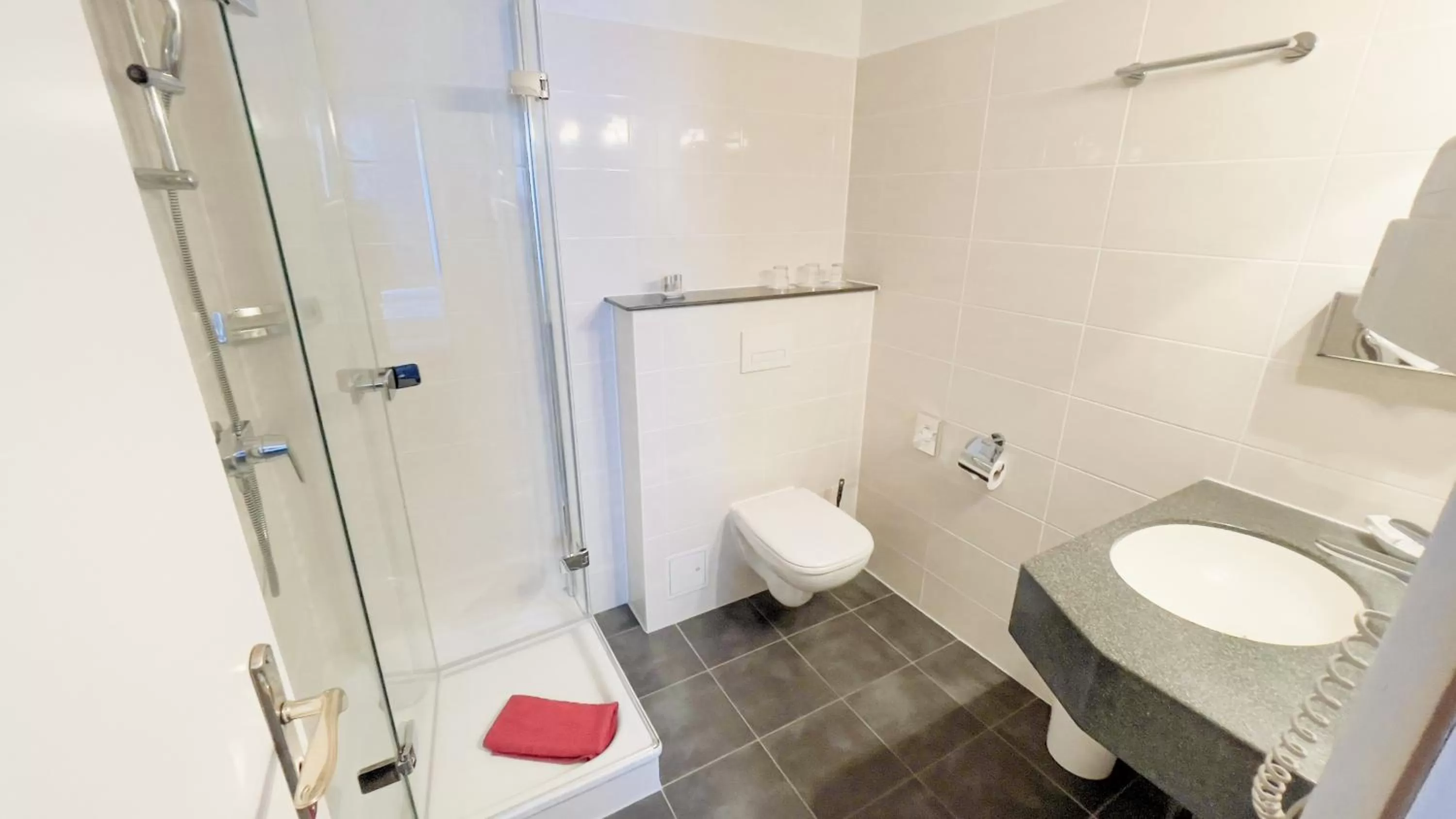 Bathroom in Hotel Schnehagen