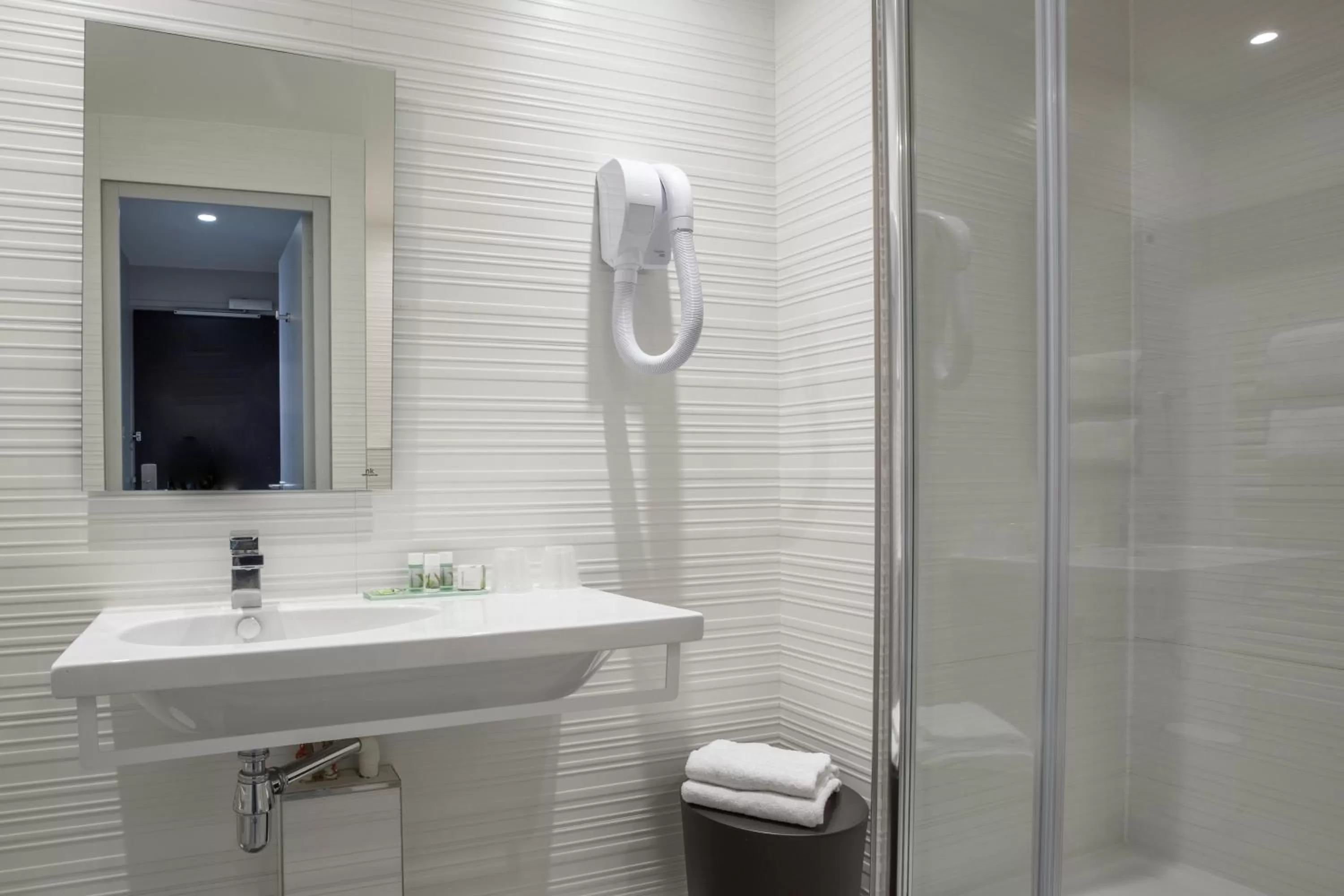 Bathroom in Prince Albert Montmartre