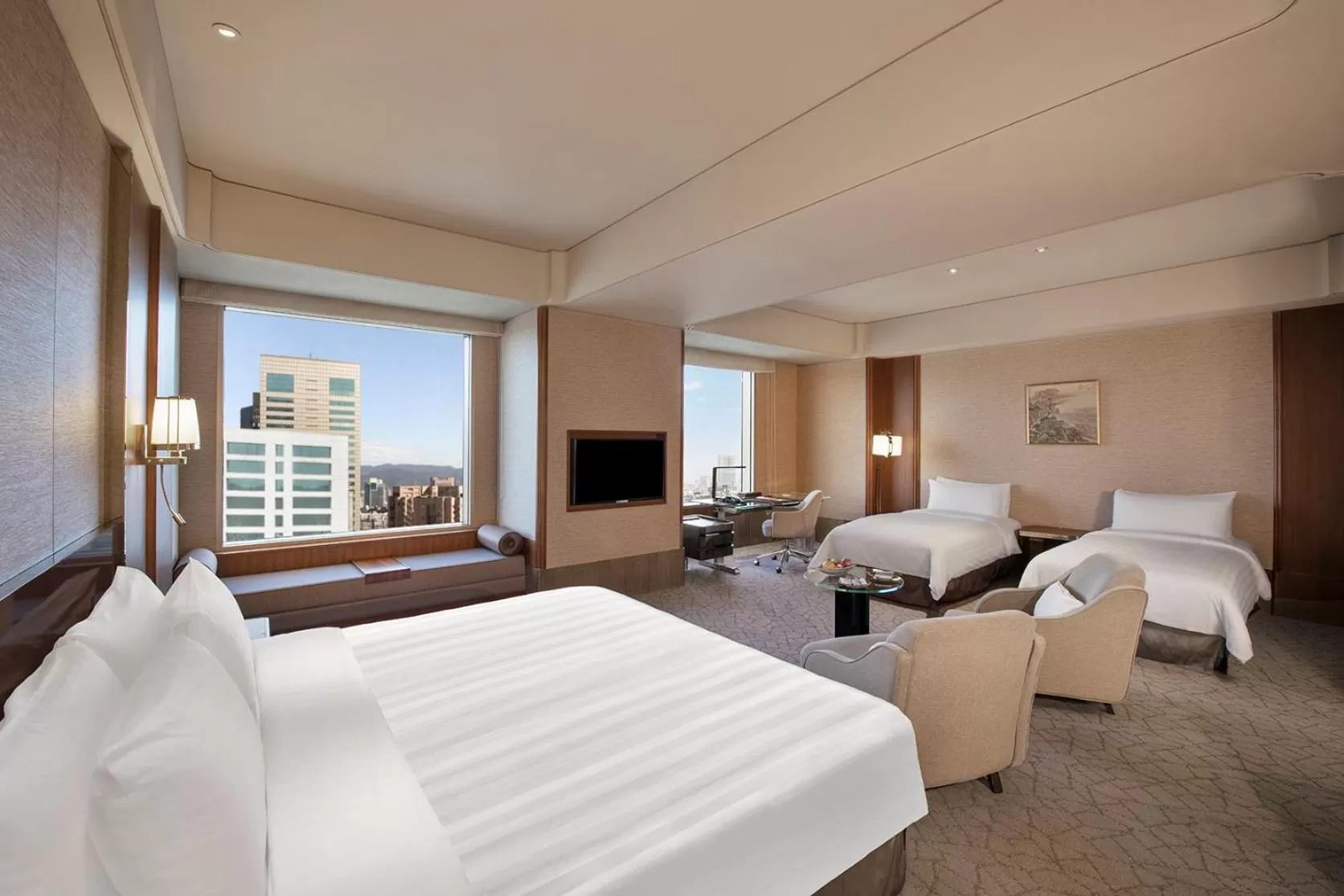 Bed in Shangri-La Far Eastern, Taipei