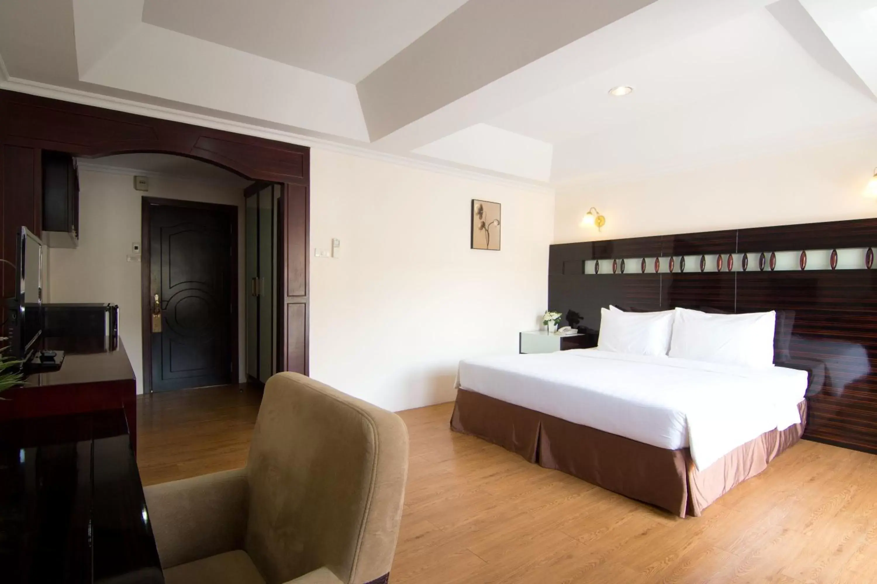 Deluxe Double Room in LK Mansion