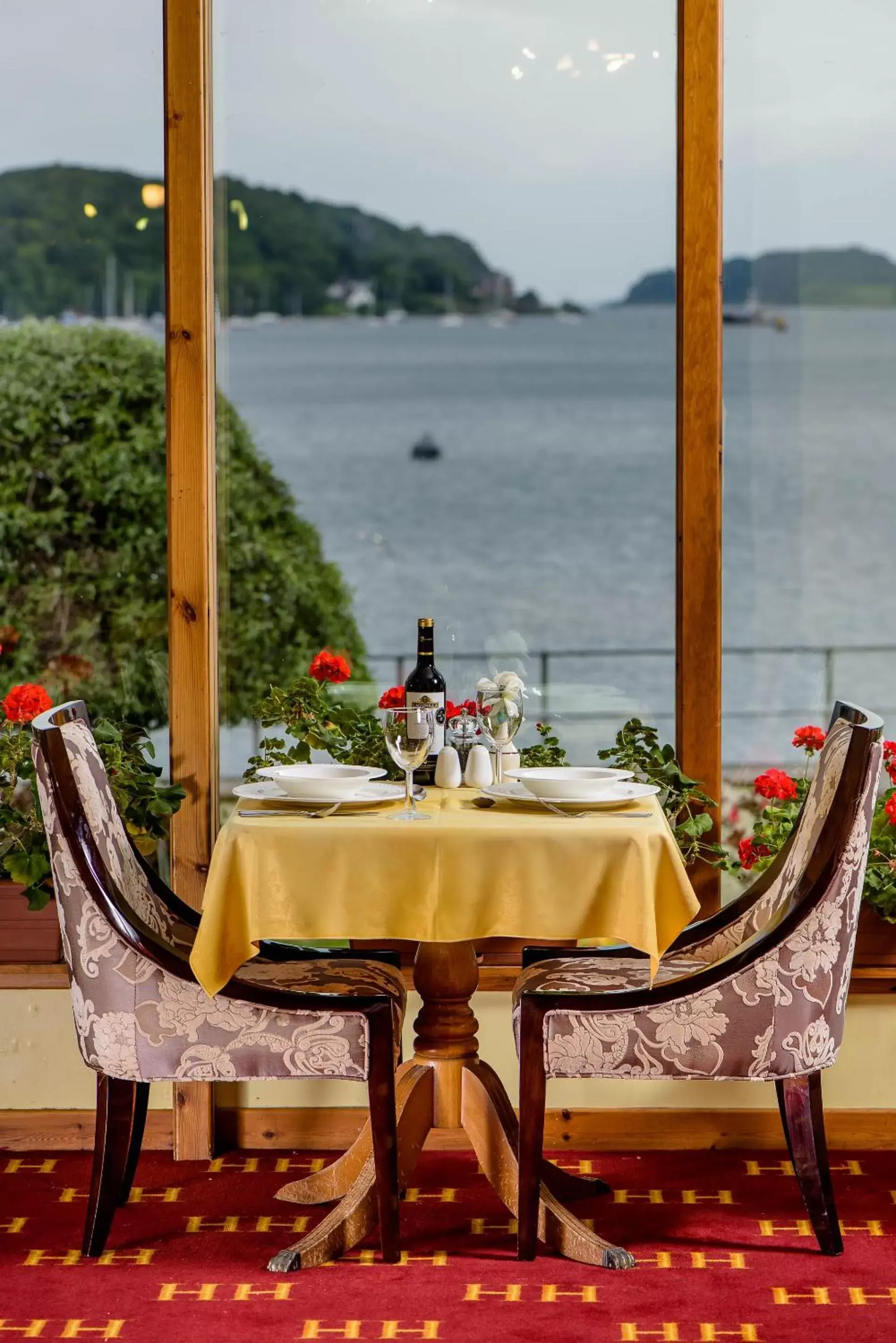 Lounge or bar in Muthu Alexandra Hotel Lounge or bar in Muthu Alexandra Hotel