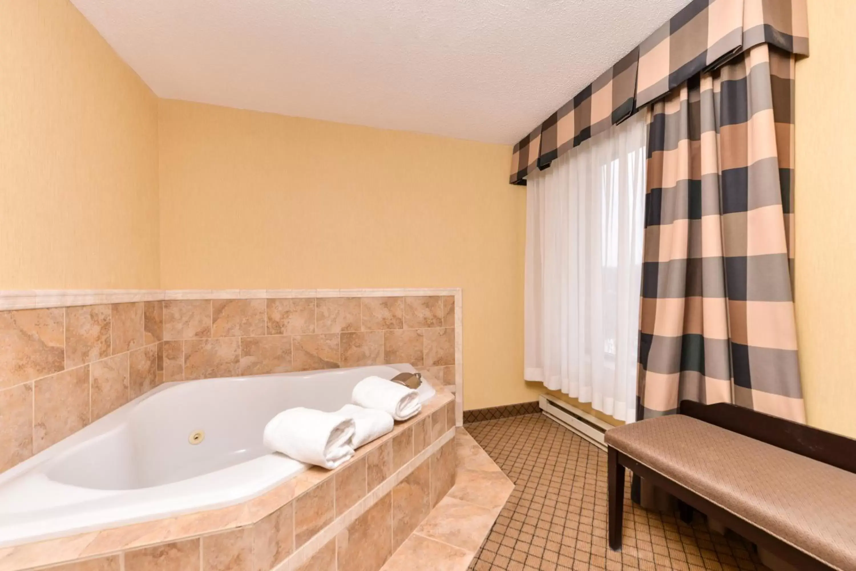 Bedroom in Holiday Inn Express Lewisburg - New Columbia, an IHG Hotel
