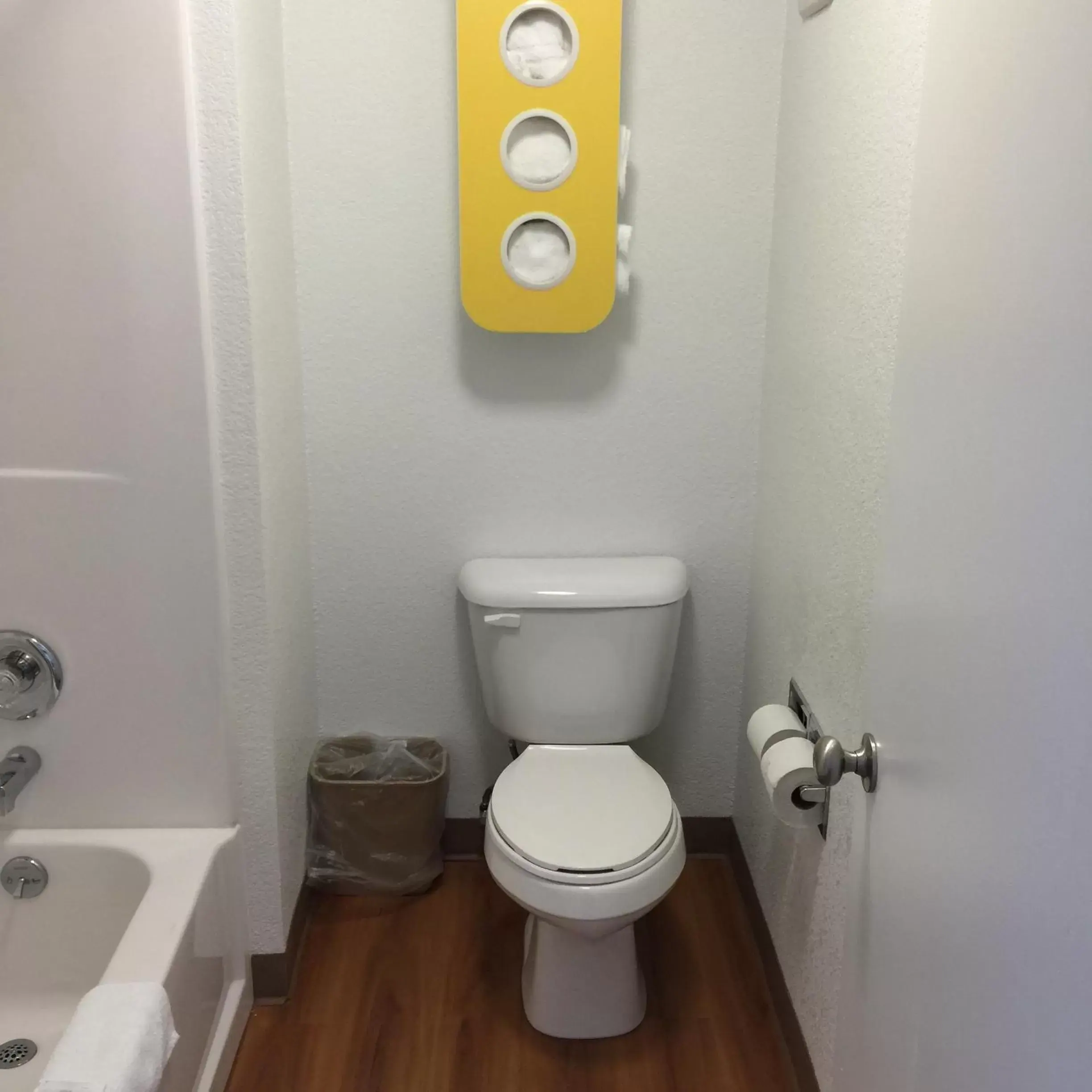 Bathroom in Motel 6 Bakersfield Bathroom in Motel 6 Bakersfield