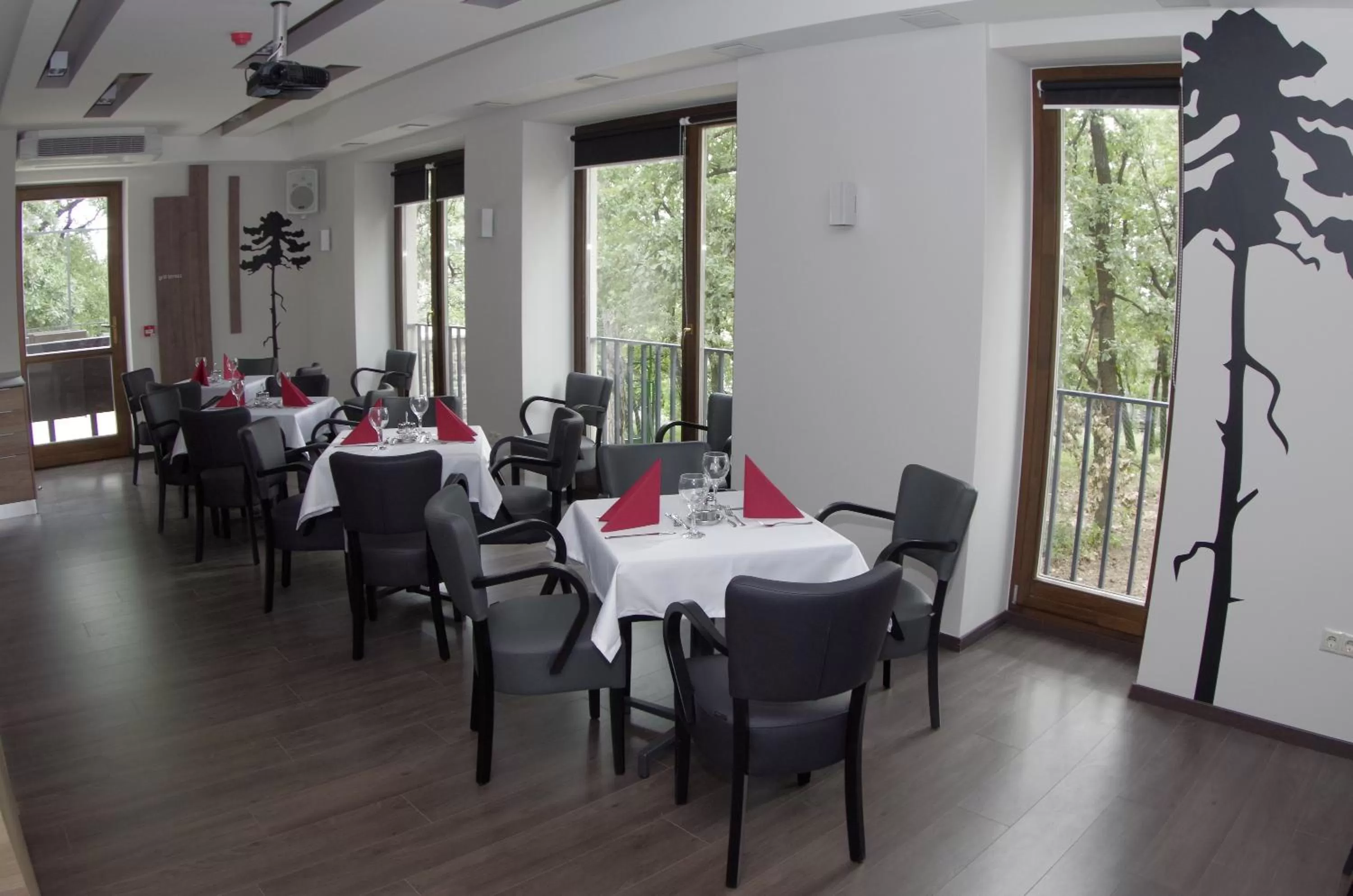 Restaurant/places to eat in Hotel Therapia