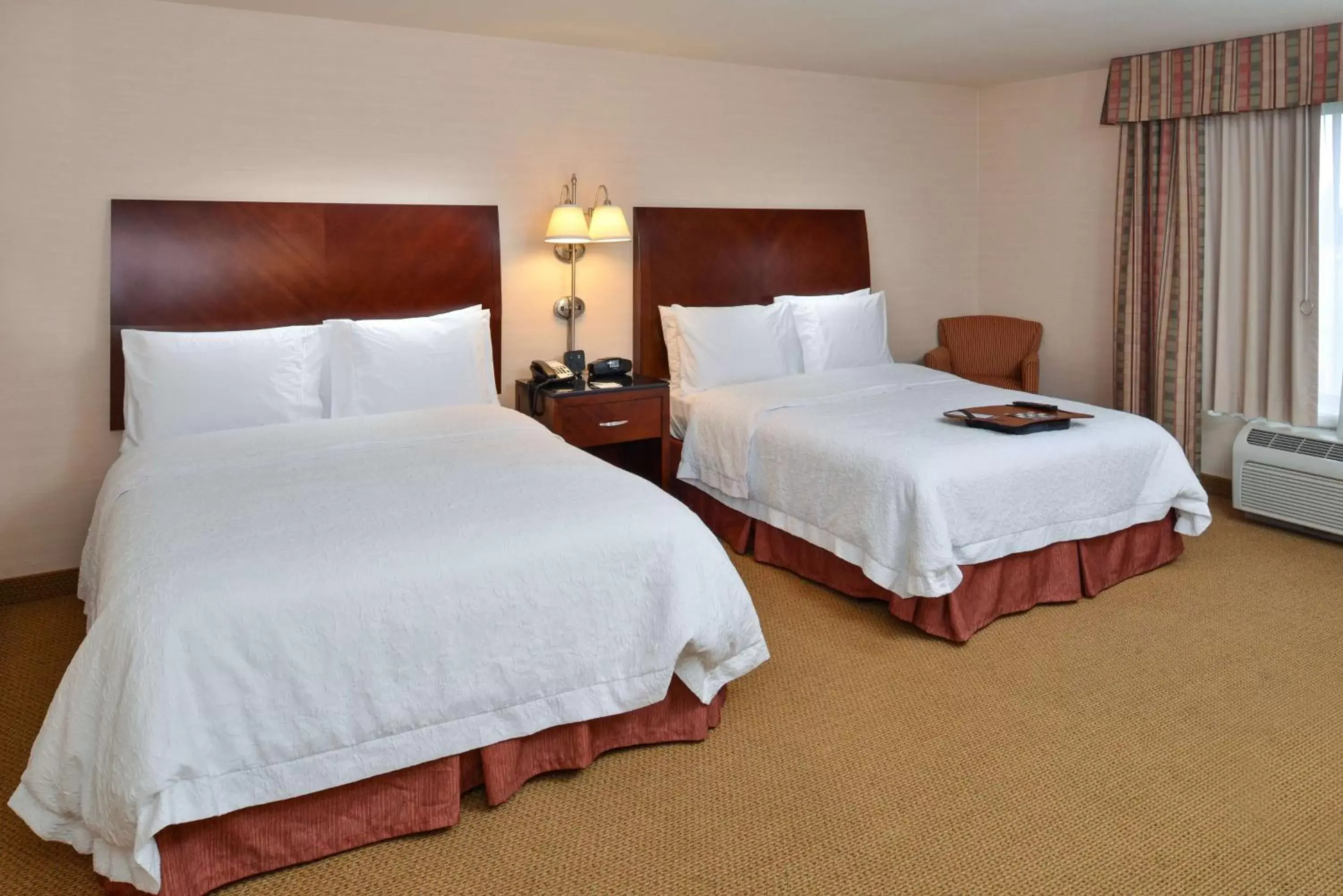 Queen Room with Two Queen Beds - Mobility and Hearing Access/Non-Smoking in Hampton Inn & Suites Tacoma Queen Room with Two Queen Beds - Mobility and Hearing Access/Non-Smoking in Hampton Inn & Suites Tacoma