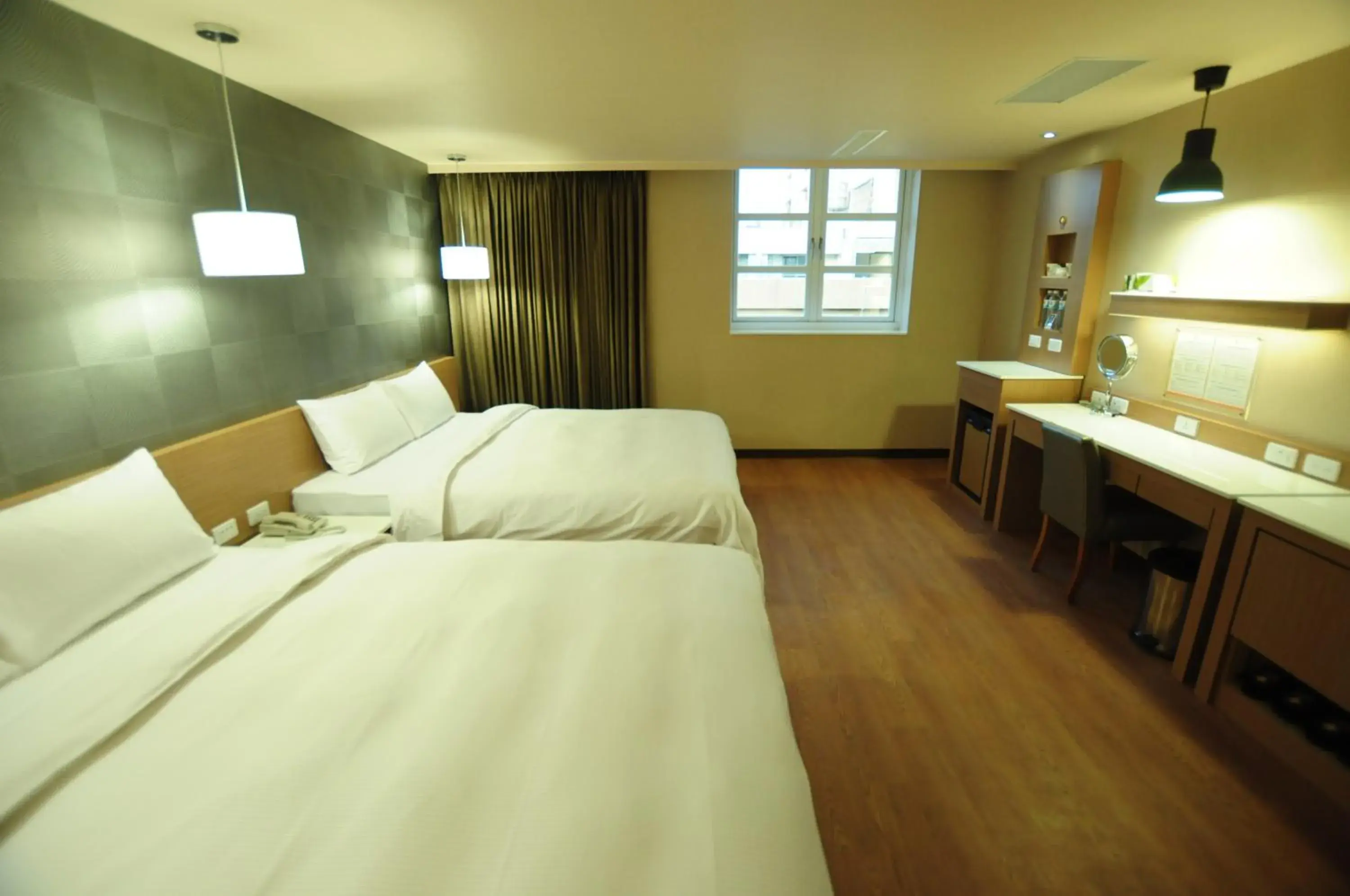 Photo of the whole room, Bed in Kindness Hotel - Kaohsiung Jue Ming