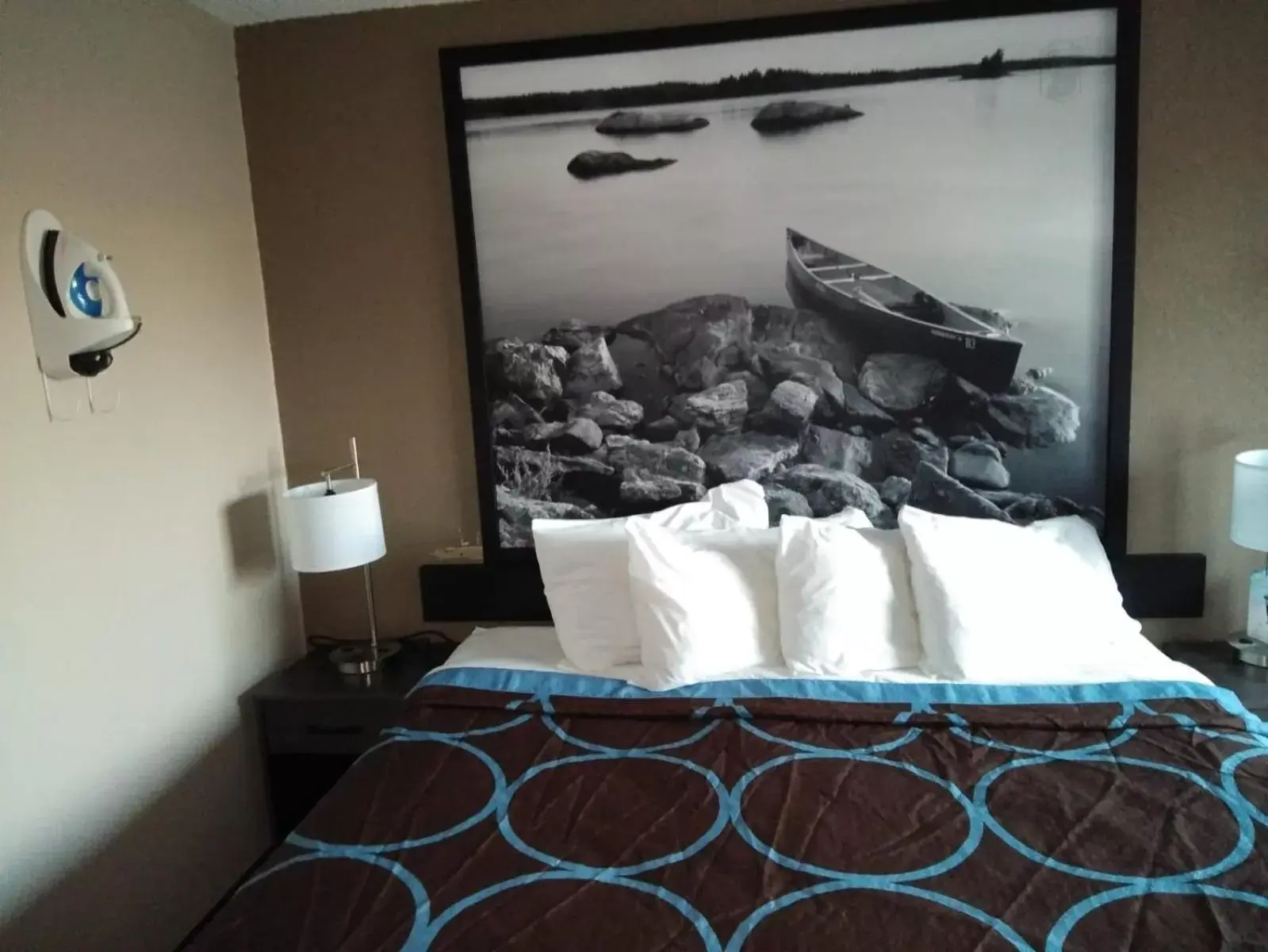 Bed in Super 8 by Wyndham Glenwood