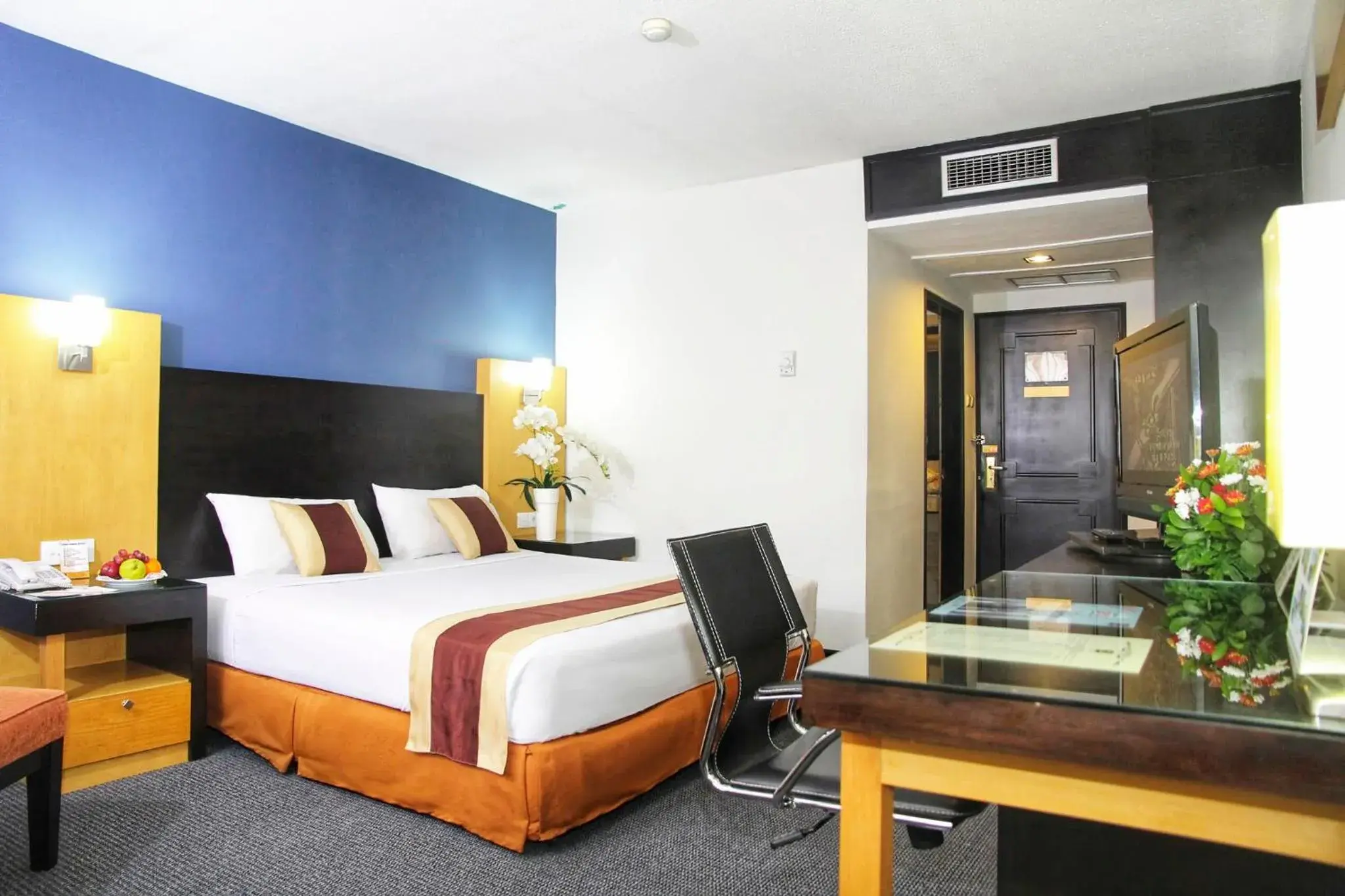 Photo of the whole room, Bed in Jayakarta Hotel Jakarta Photo of the whole room, Bed in Jayakarta Hotel Jakarta