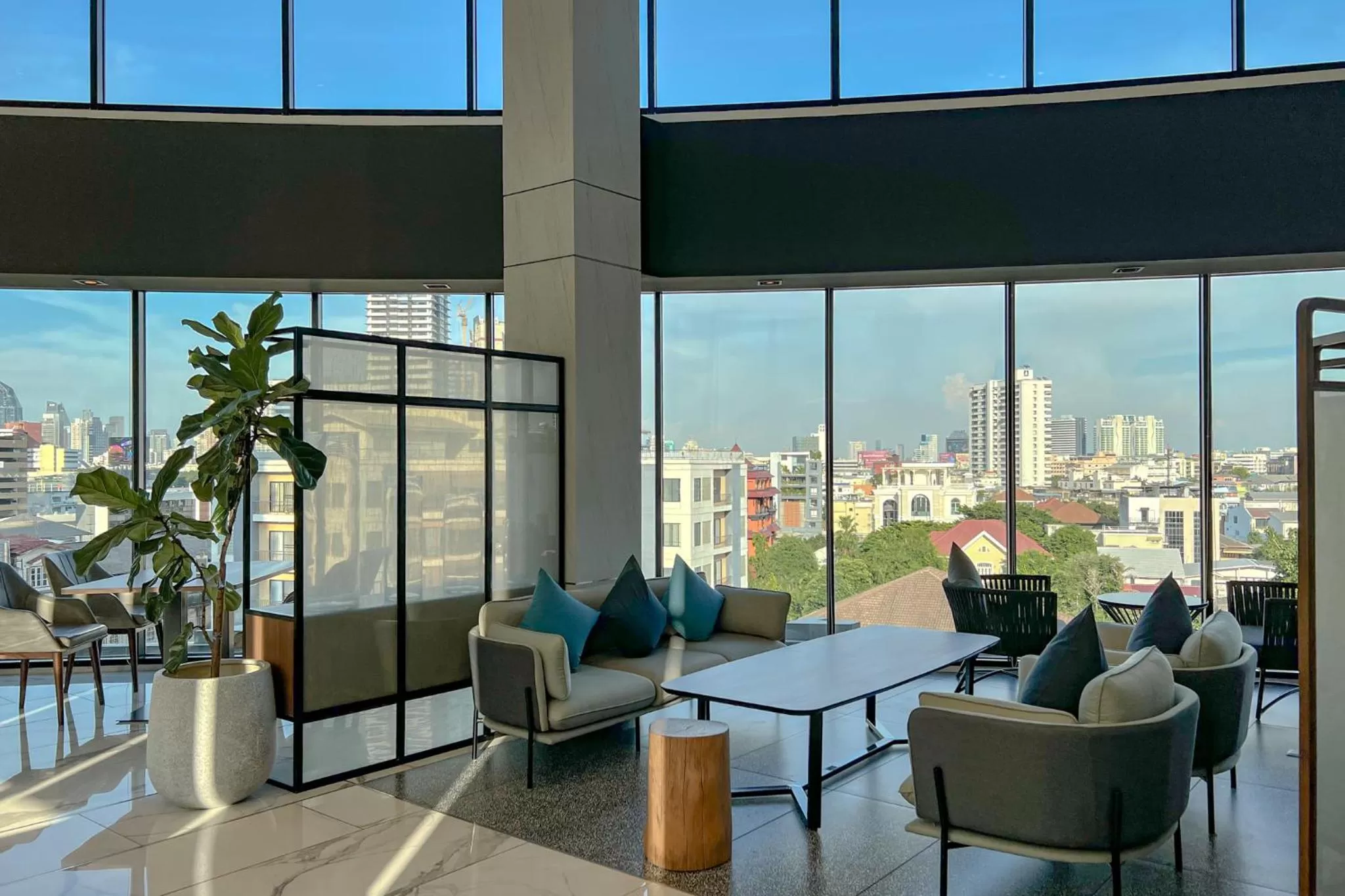 Lobby or reception in Amanta Hotel & Residence Sathorn