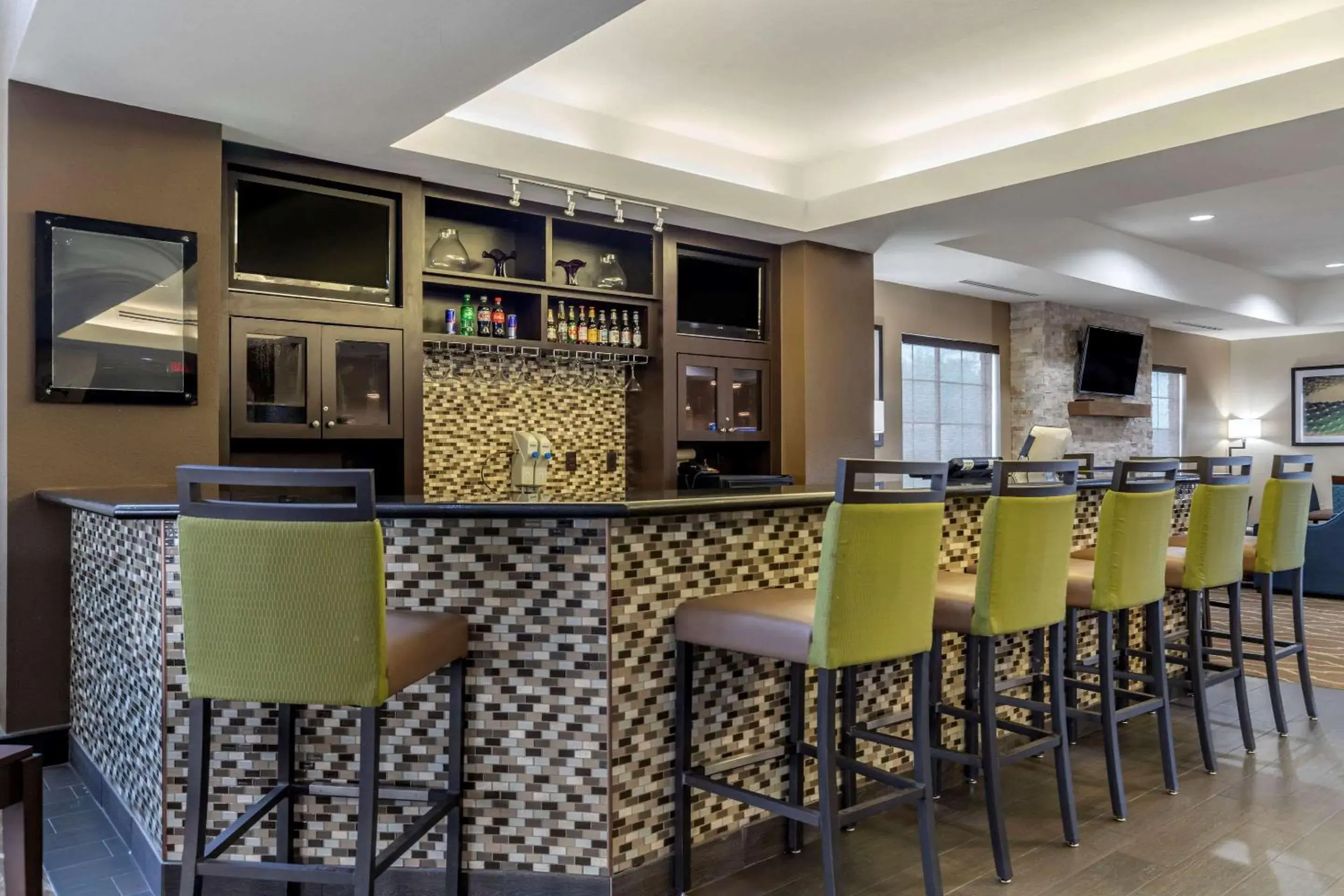 Lounge or bar, Lounge/Bar in Comfort Suites Buda