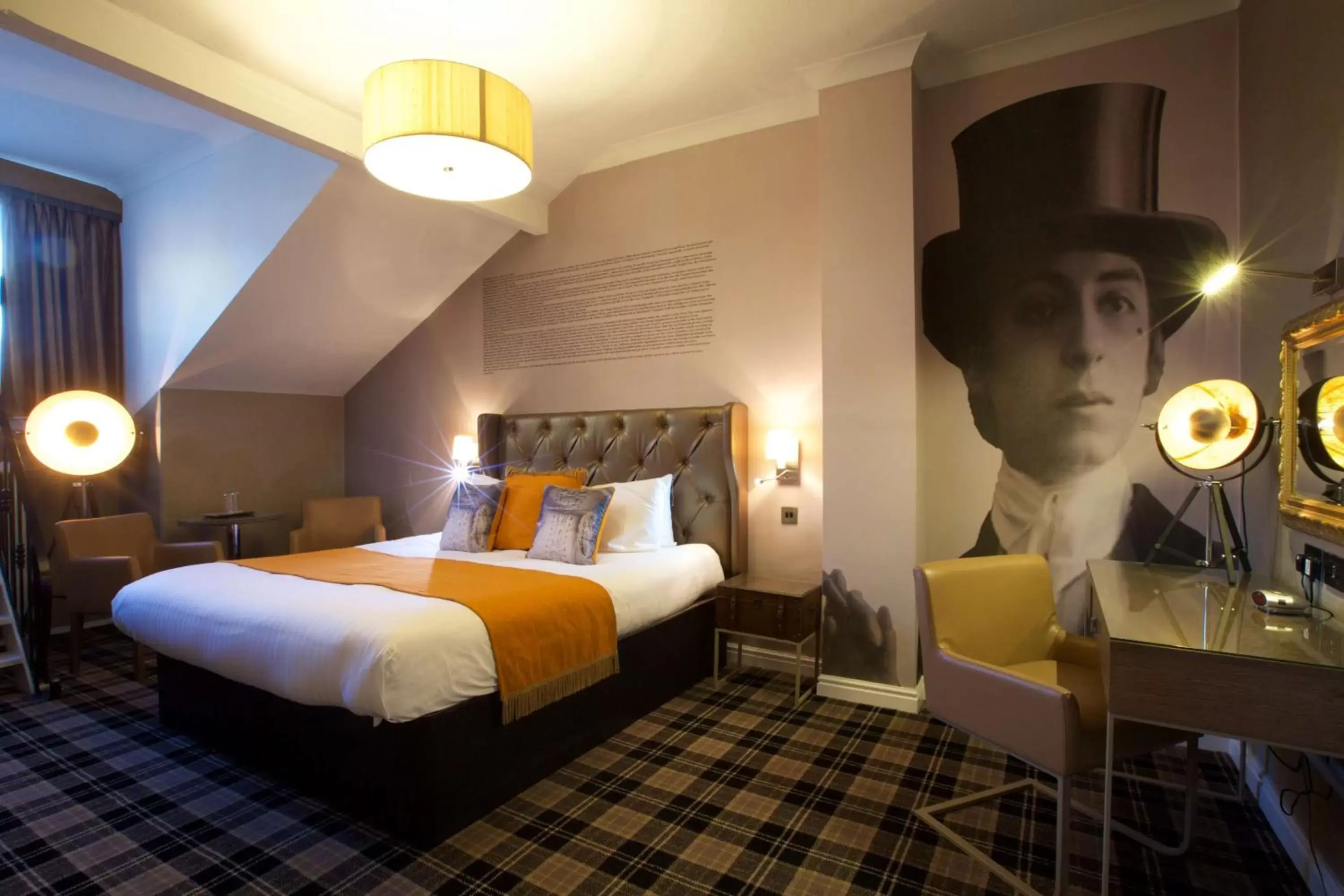 Photo of the whole room, Bed in The Queen at Chester Hotel, BW Premier Collection