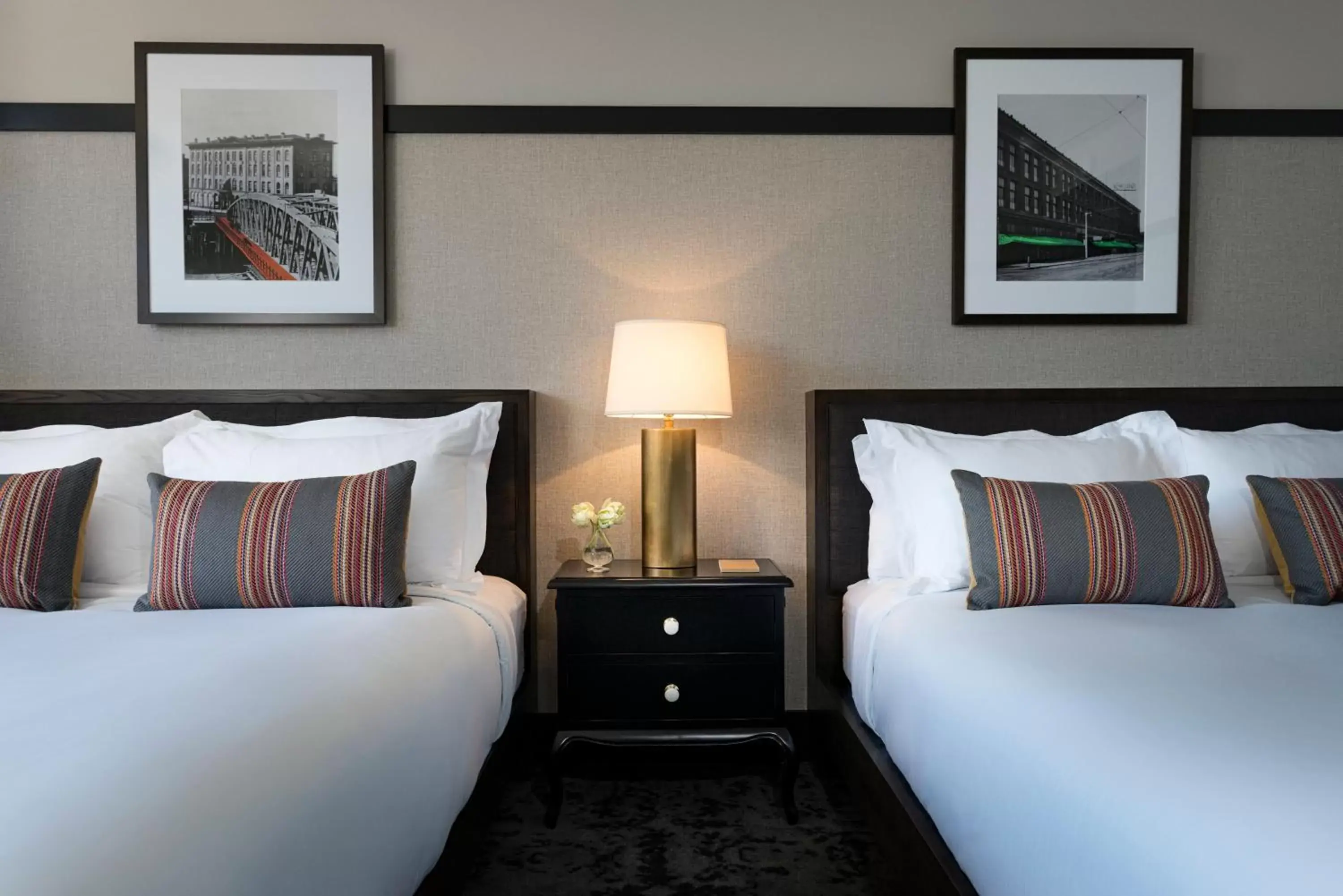 Photo of the whole room, Bed in Kimpton Journeyman Hotel by IHG Photo of the whole room, Bed in Kimpton Journeyman Hotel by IHG