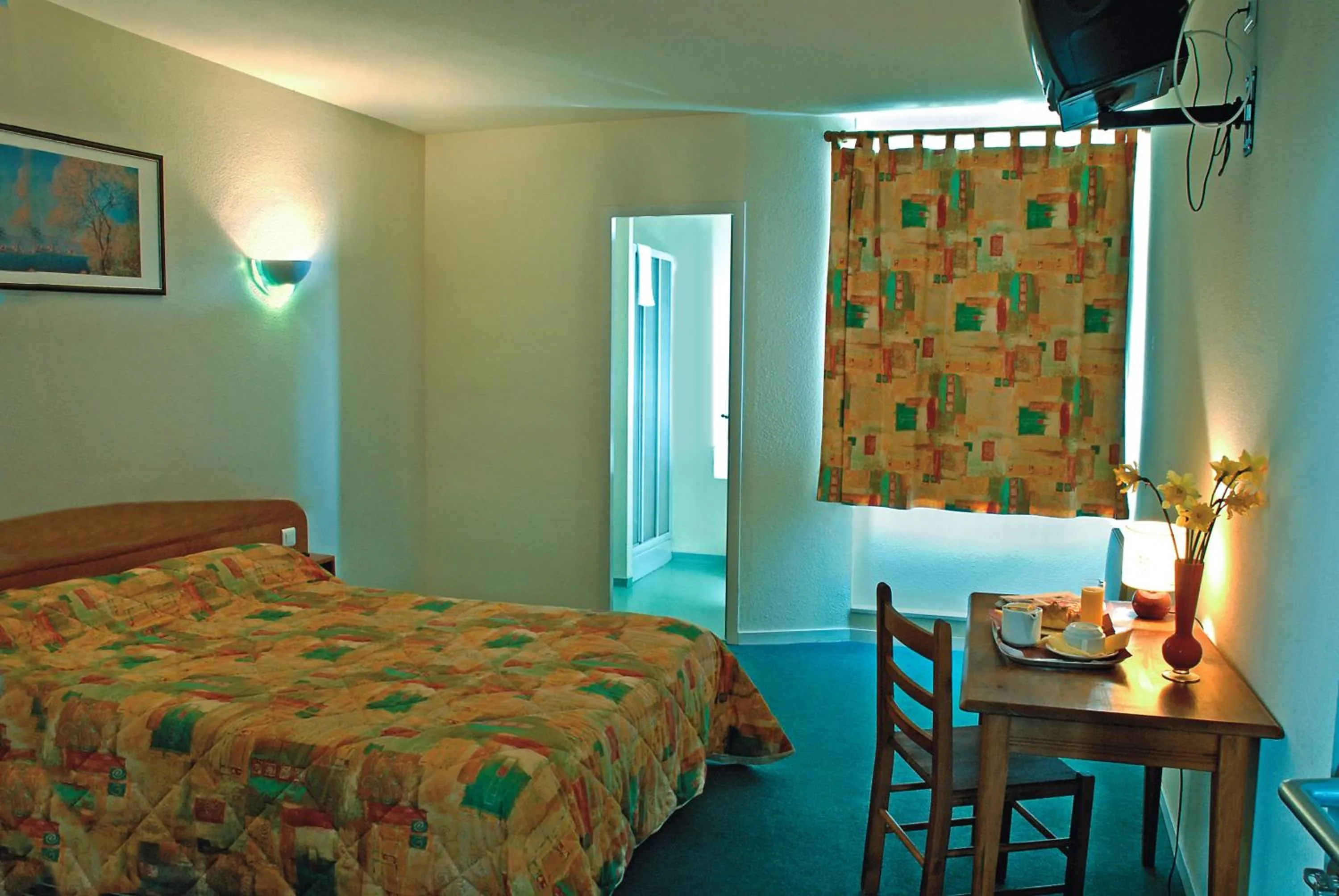 Photo of the whole room, Bed in Hotel de Bordeaux