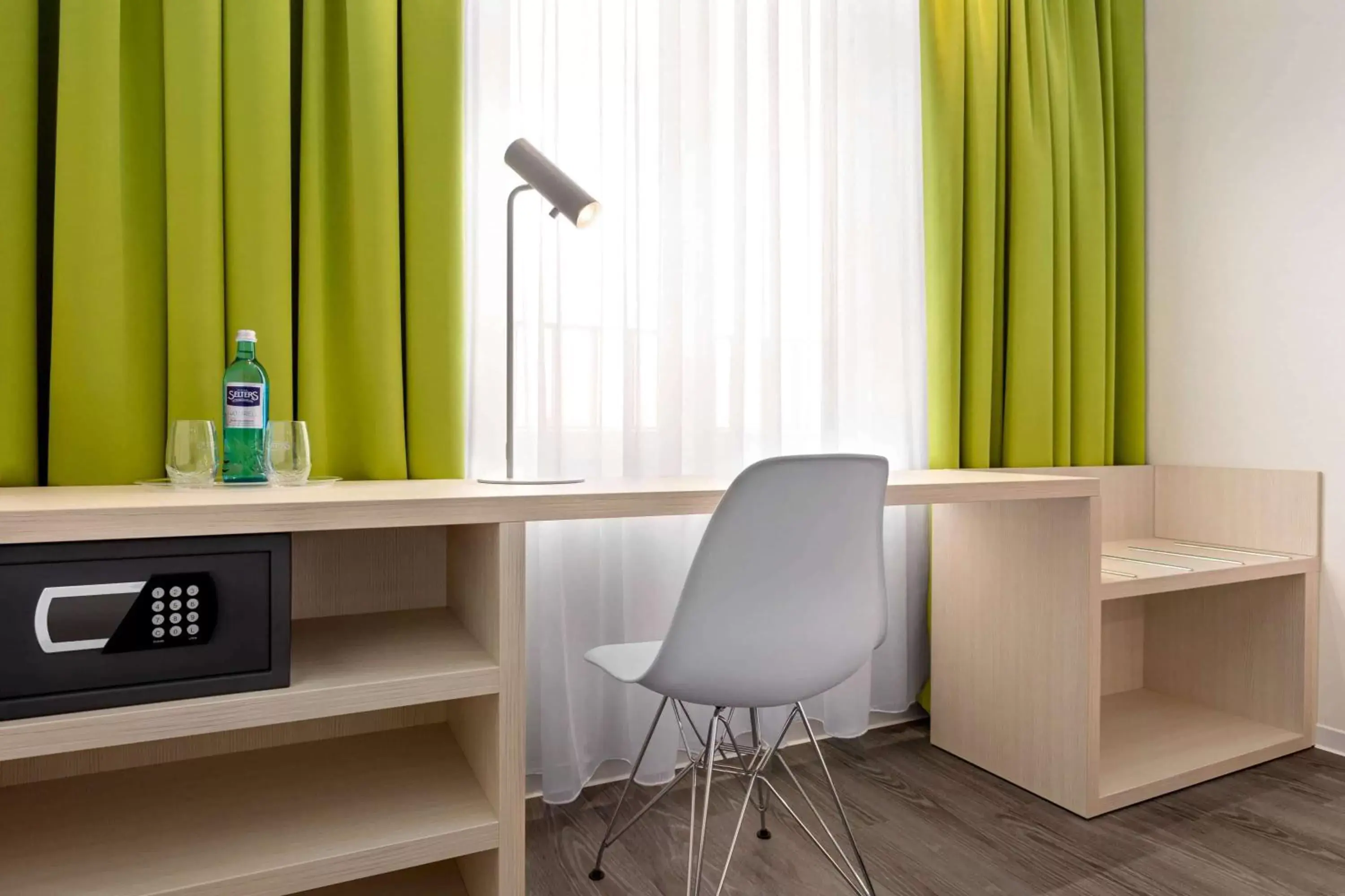 Bedroom, TV/Entertainment Center in Super 8 by Wyndham Chemnitz