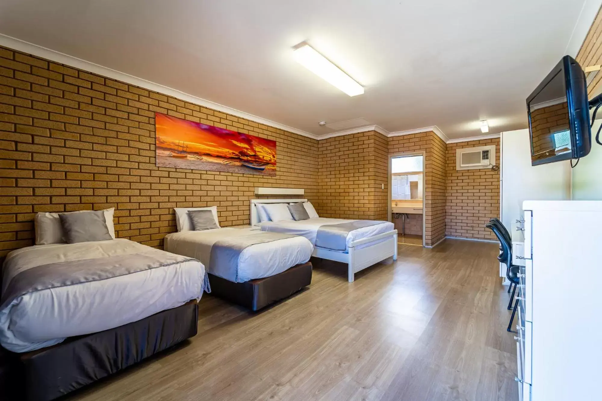 Bedroom, Bed in Carnarvon Motel Bedroom, Bed in Carnarvon Motel