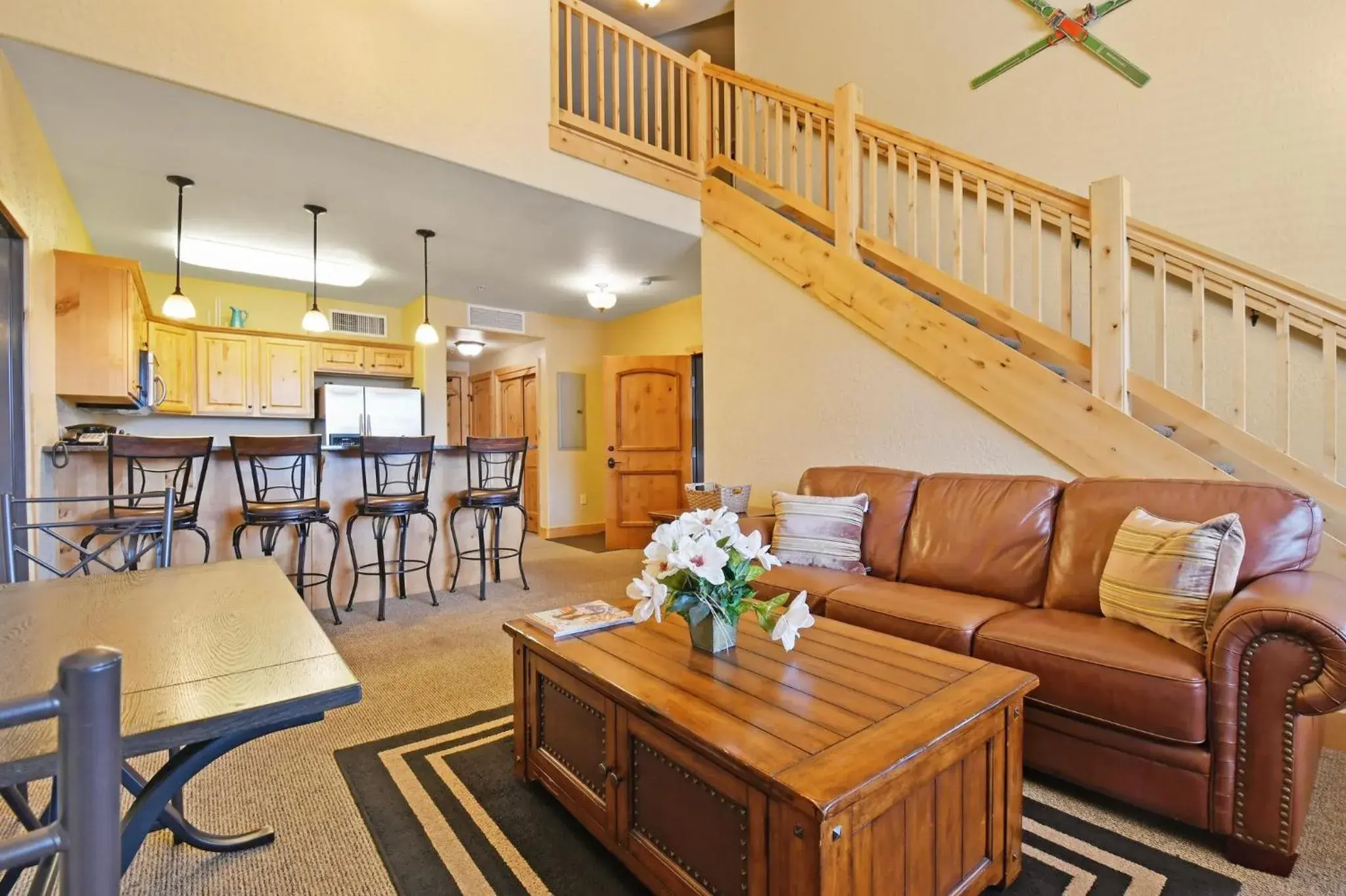 Living room, Restaurant/Places to Eat in Silverado Lodge Park City - Canyons Village