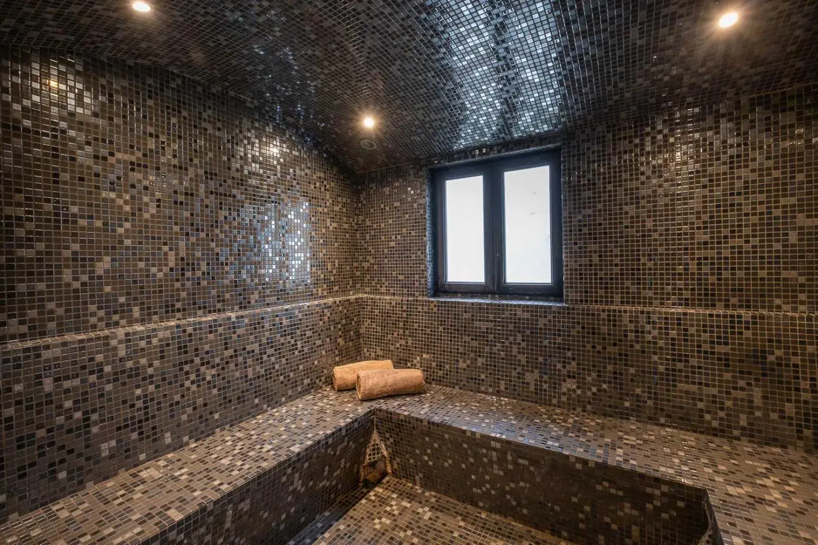 Steam room, Bathroom in LE M HOTEL & SPA HONFLEUR