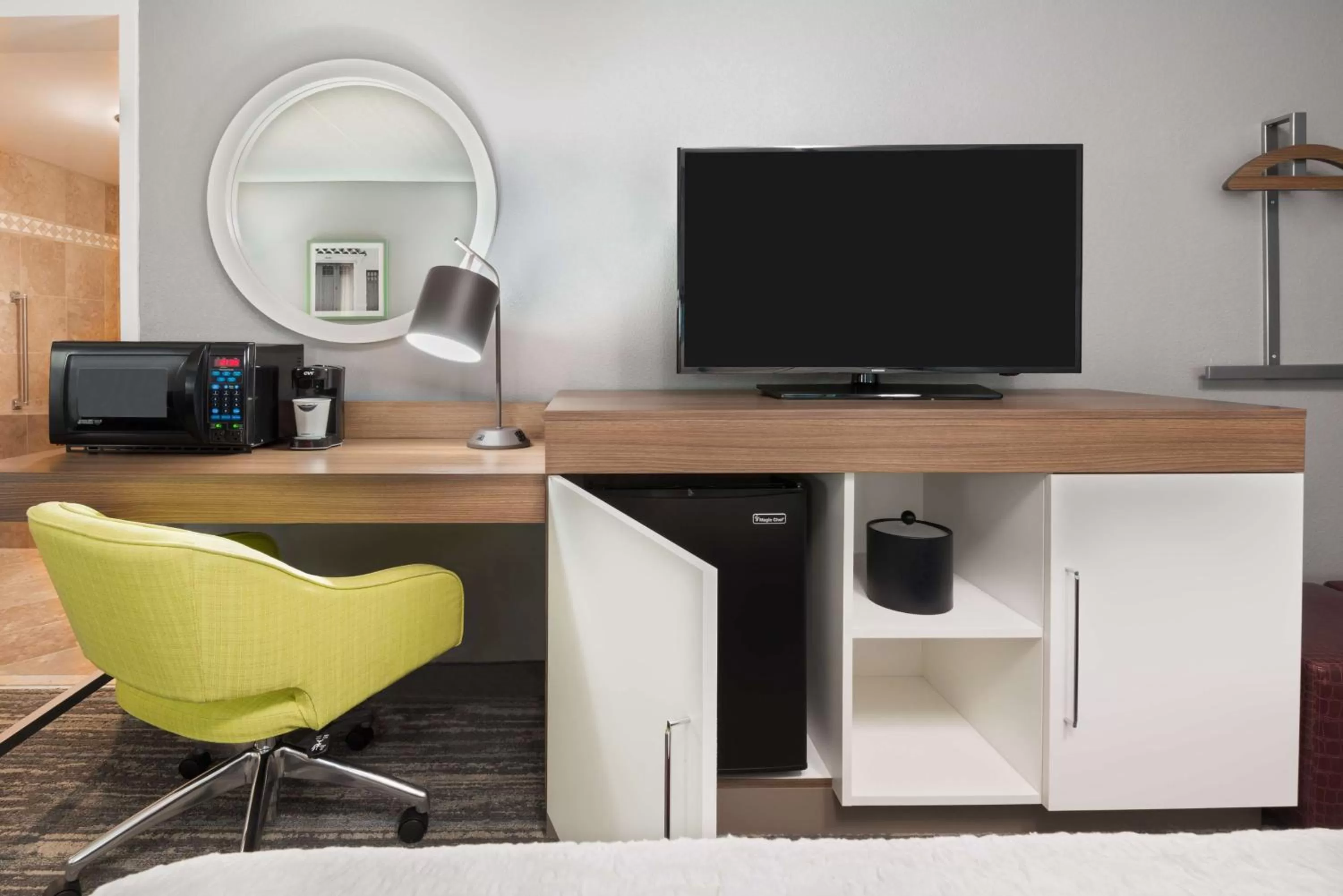 Bedroom in Hampton Inn Ellenton/Bradenton