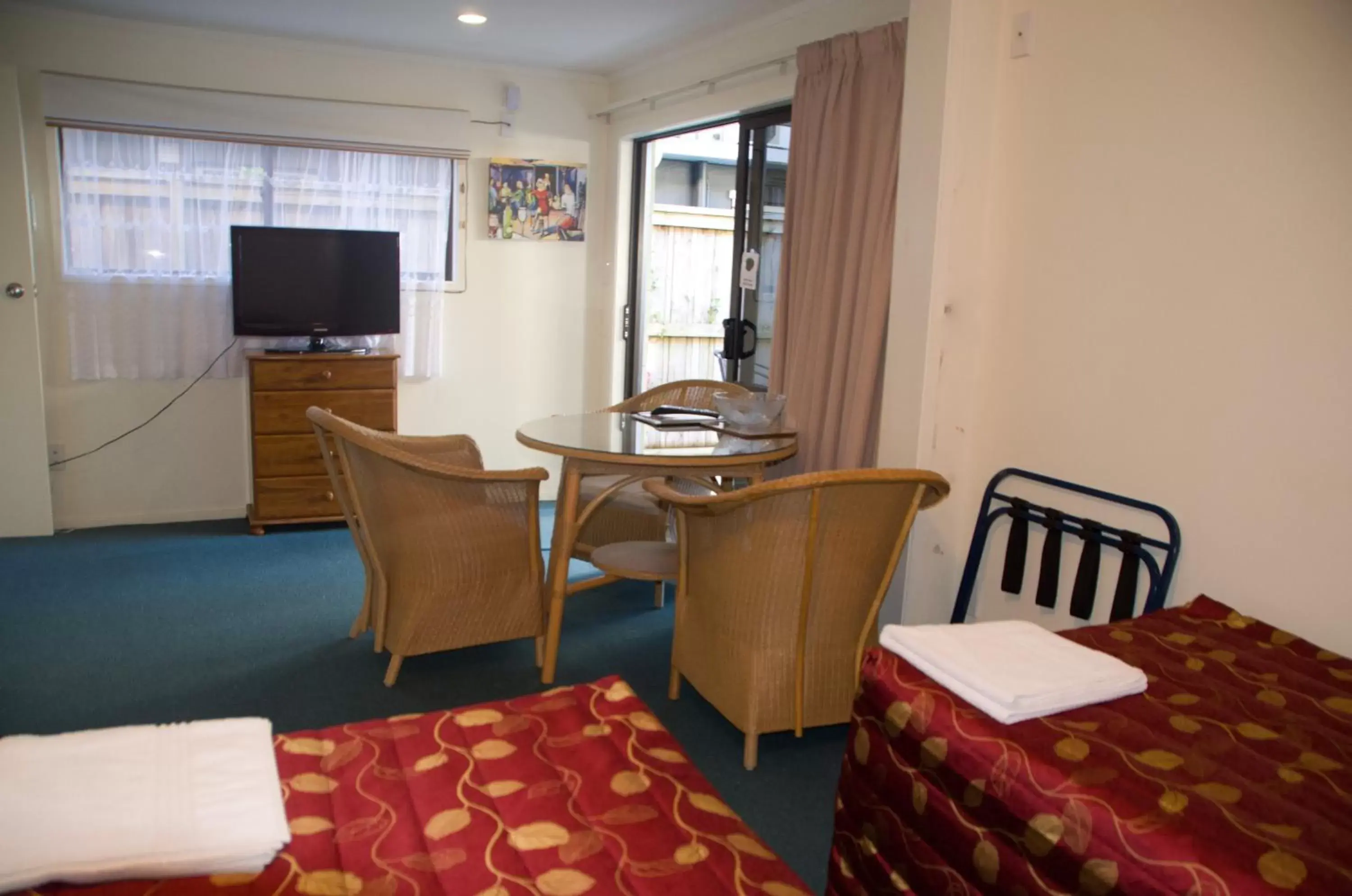 Dining area, Seating Area in Bay Sands Seafront Studios