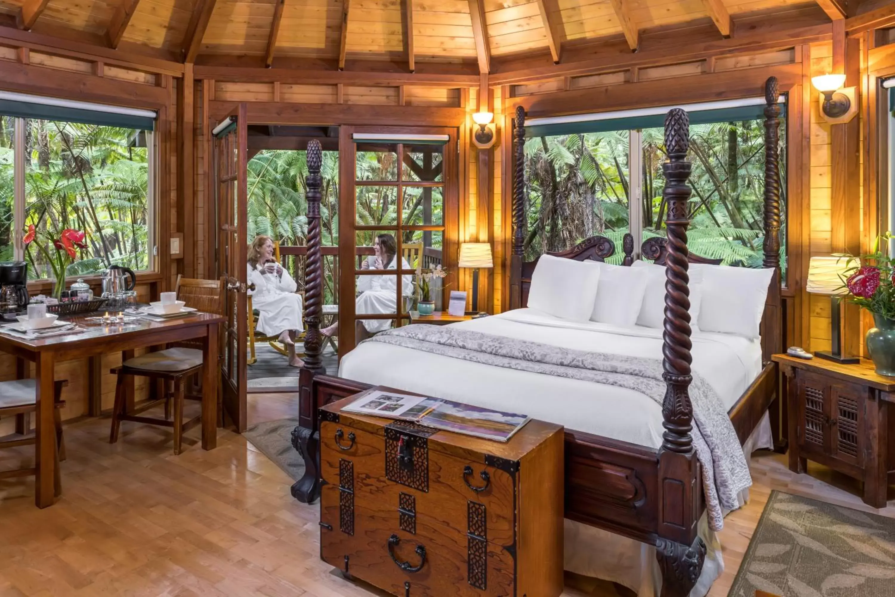 Bed in Volcano Village Lodge