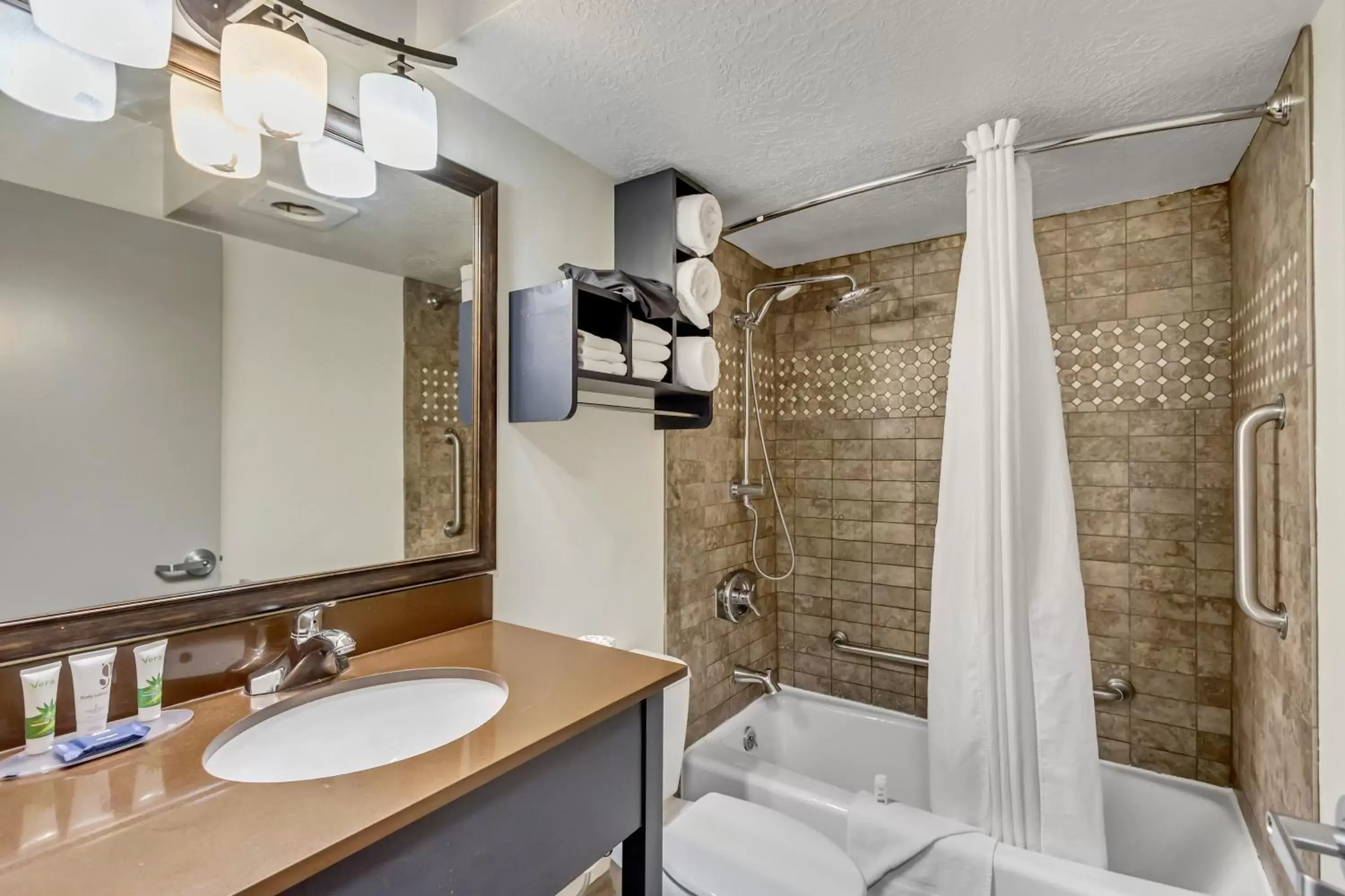 Bathroom in Park Inn by Radisson Salt Lake City -Midvale