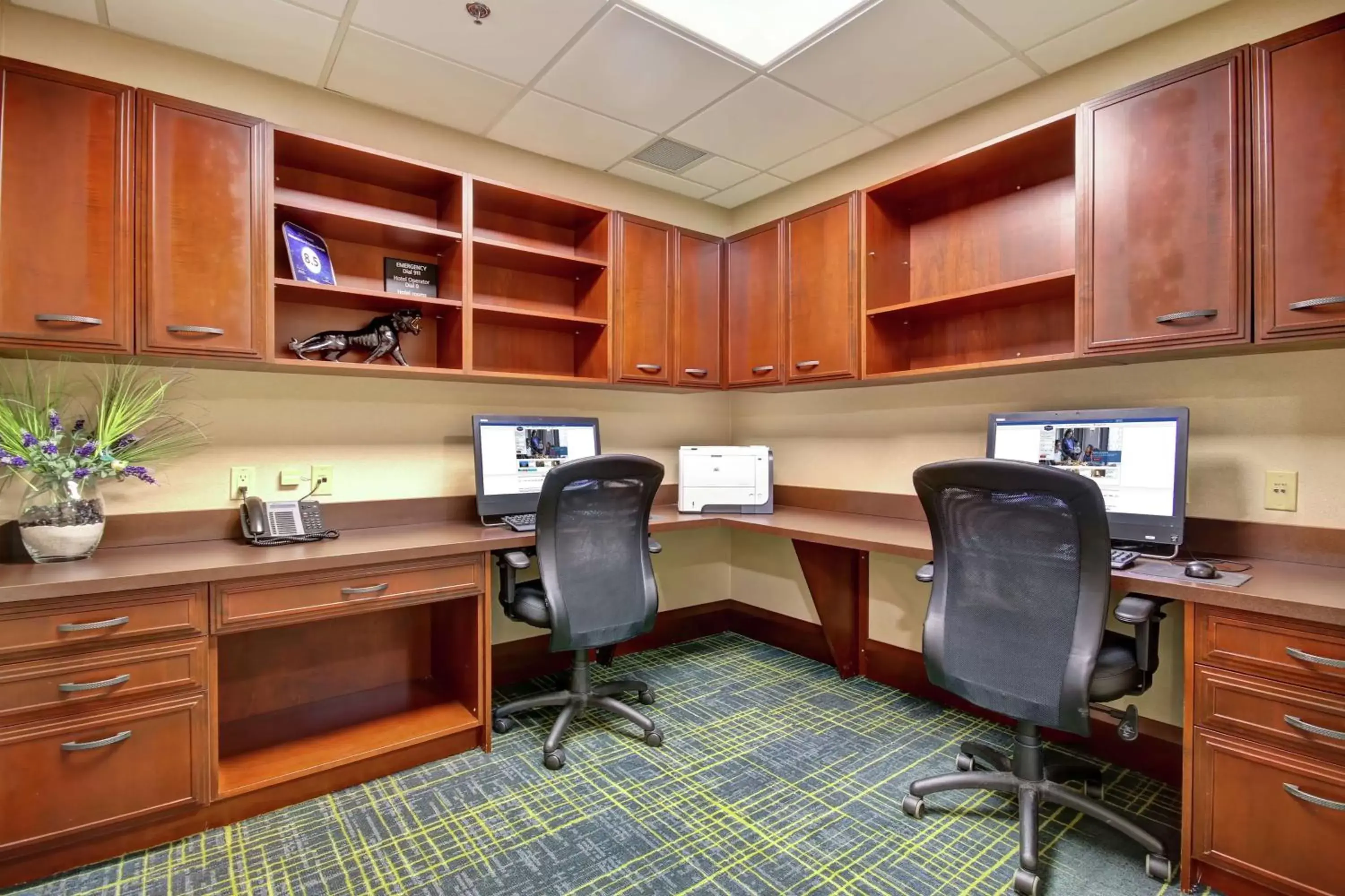 Business facilities, Business Area/Conference Room in Hampton Inn By Hilton & Suites Guelph, Ontario, Canada