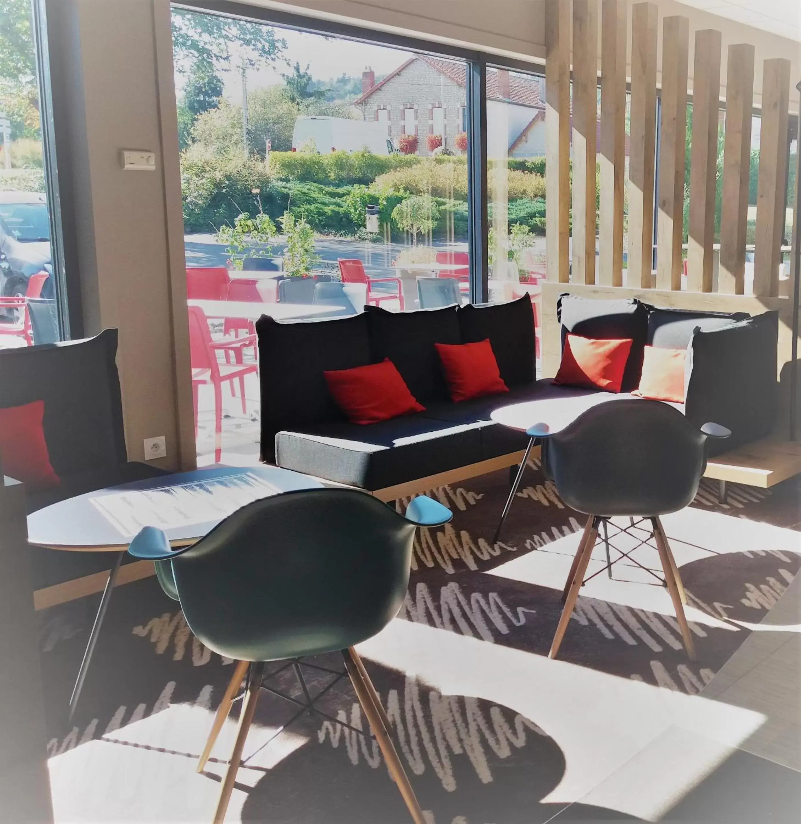 Lounge or bar, Seating Area in ibis Nuits Saint Georges