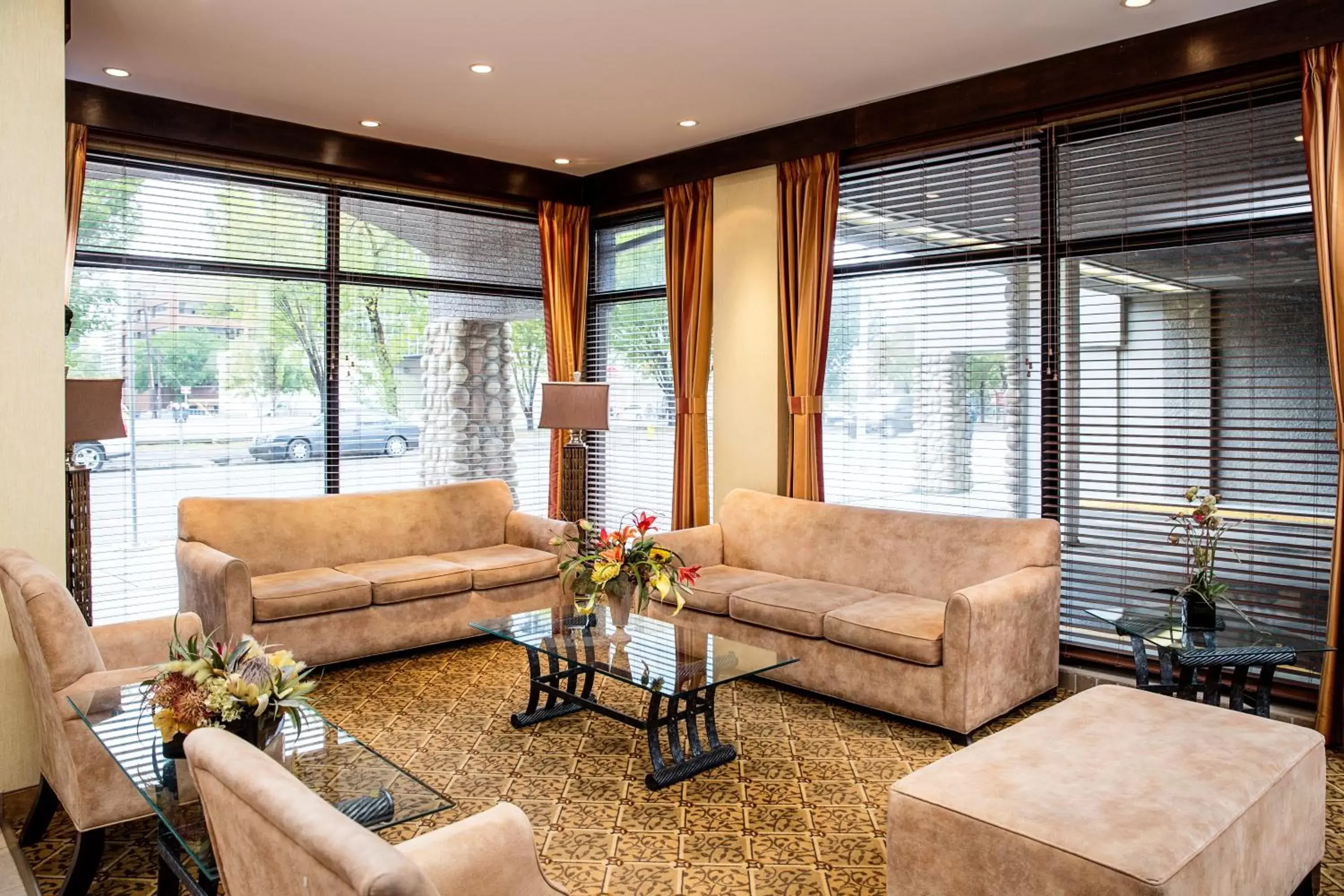 Lobby or reception, Seating Area in Days Inn by Wyndham Edmonton Downtown