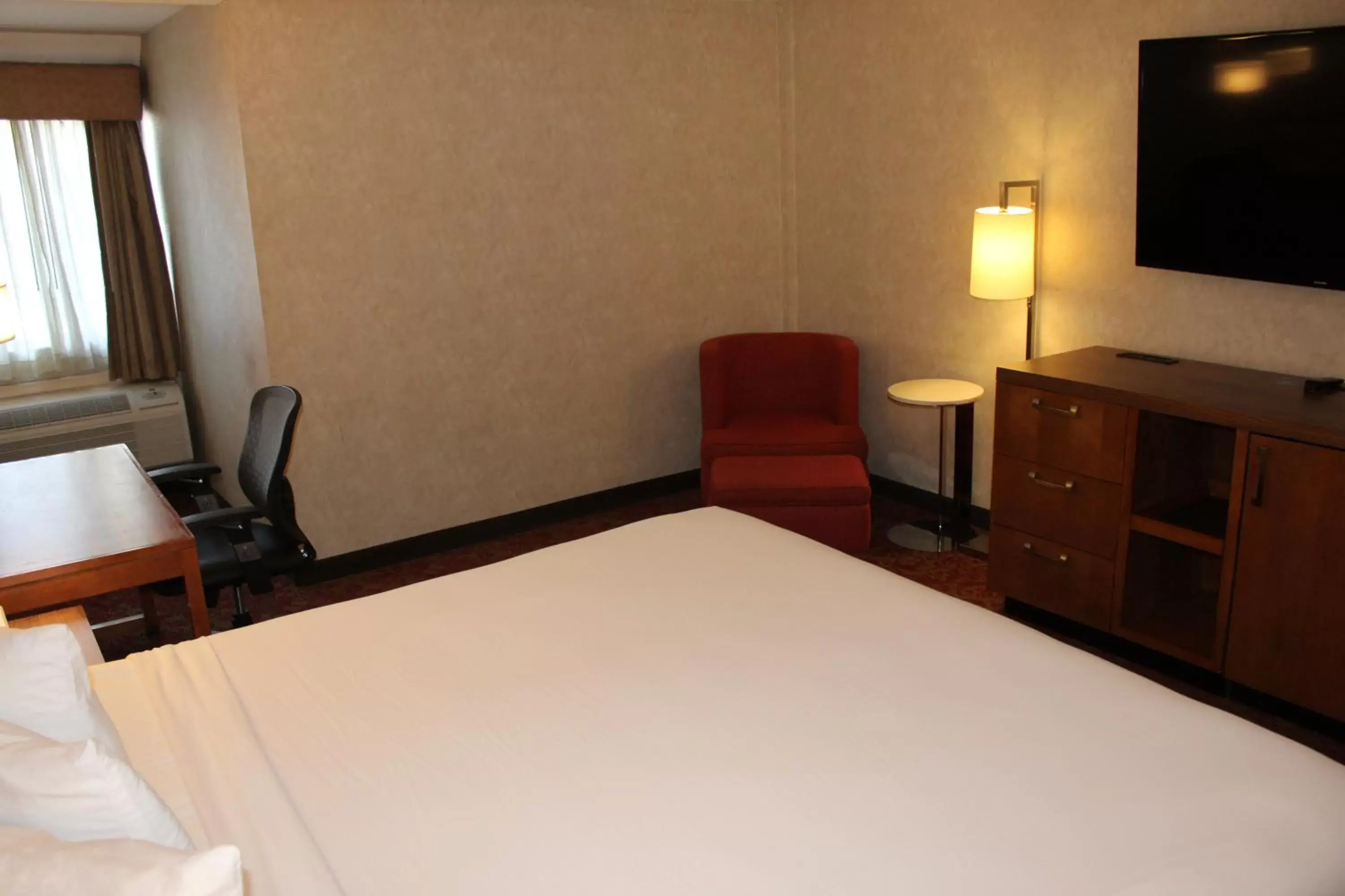 Bedroom, Bed in Duniya Hotel