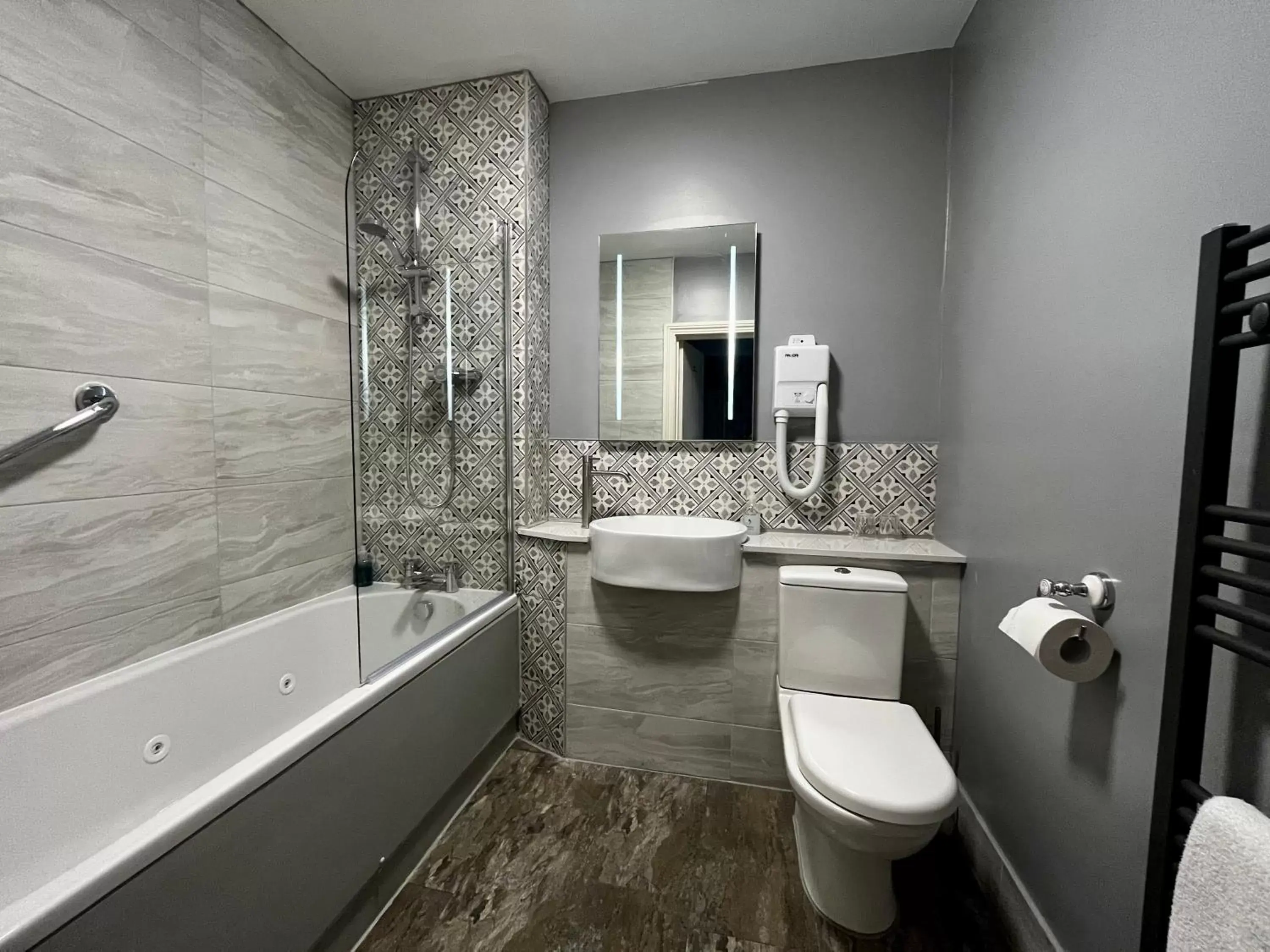 Shower, Bathroom in Ormonde House Hotel