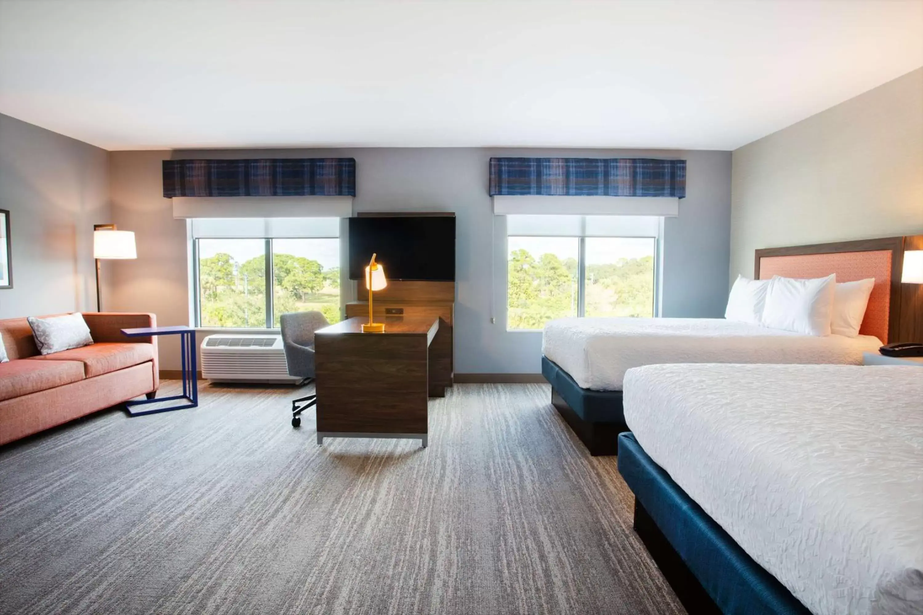 Bedroom in Hampton Inn & Suites North Port, Fl