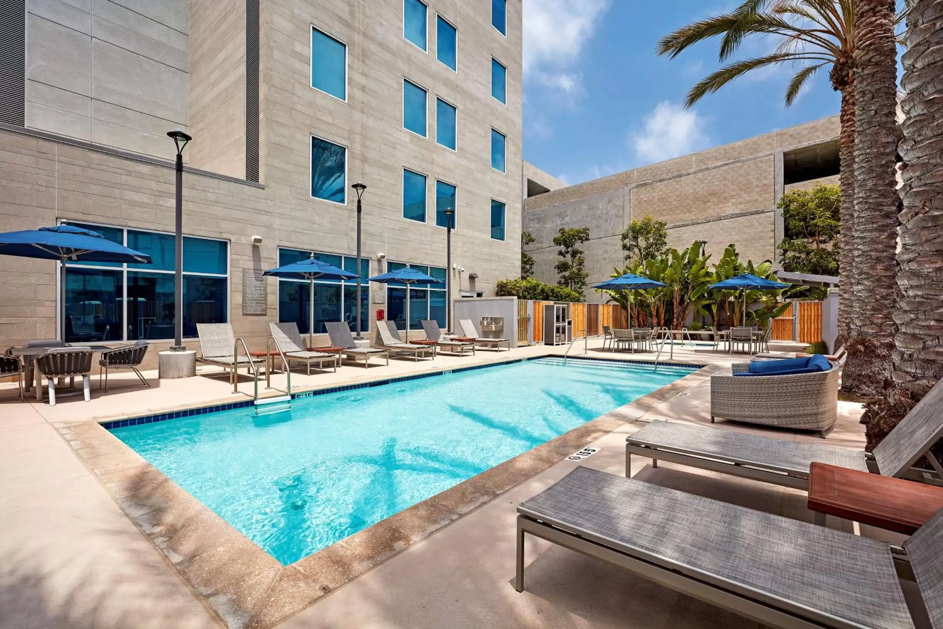 On site, Swimming Pool in Hyatt Place Los Angeles / LAX / El Segundo