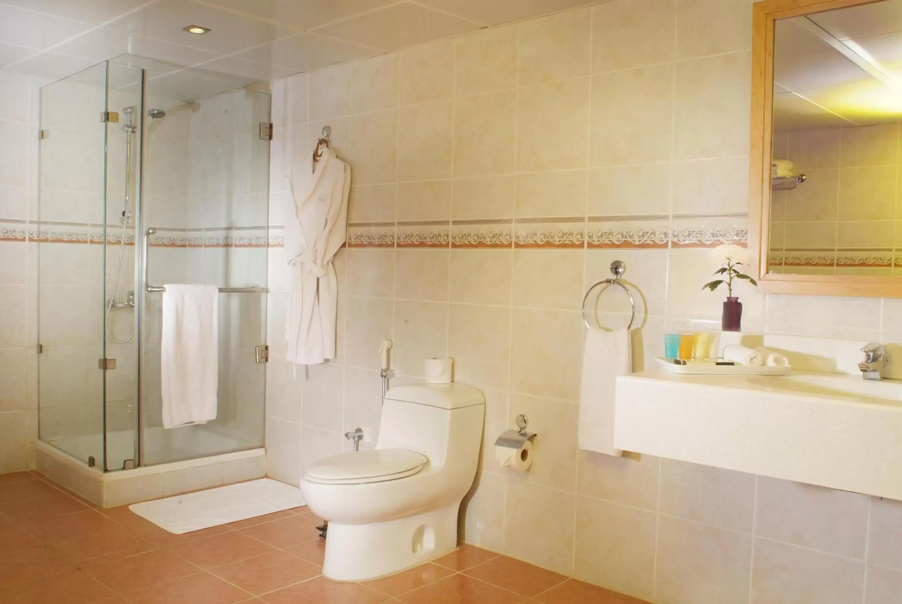 Shower, Bathroom in The Palms Beach Hotel & Spa