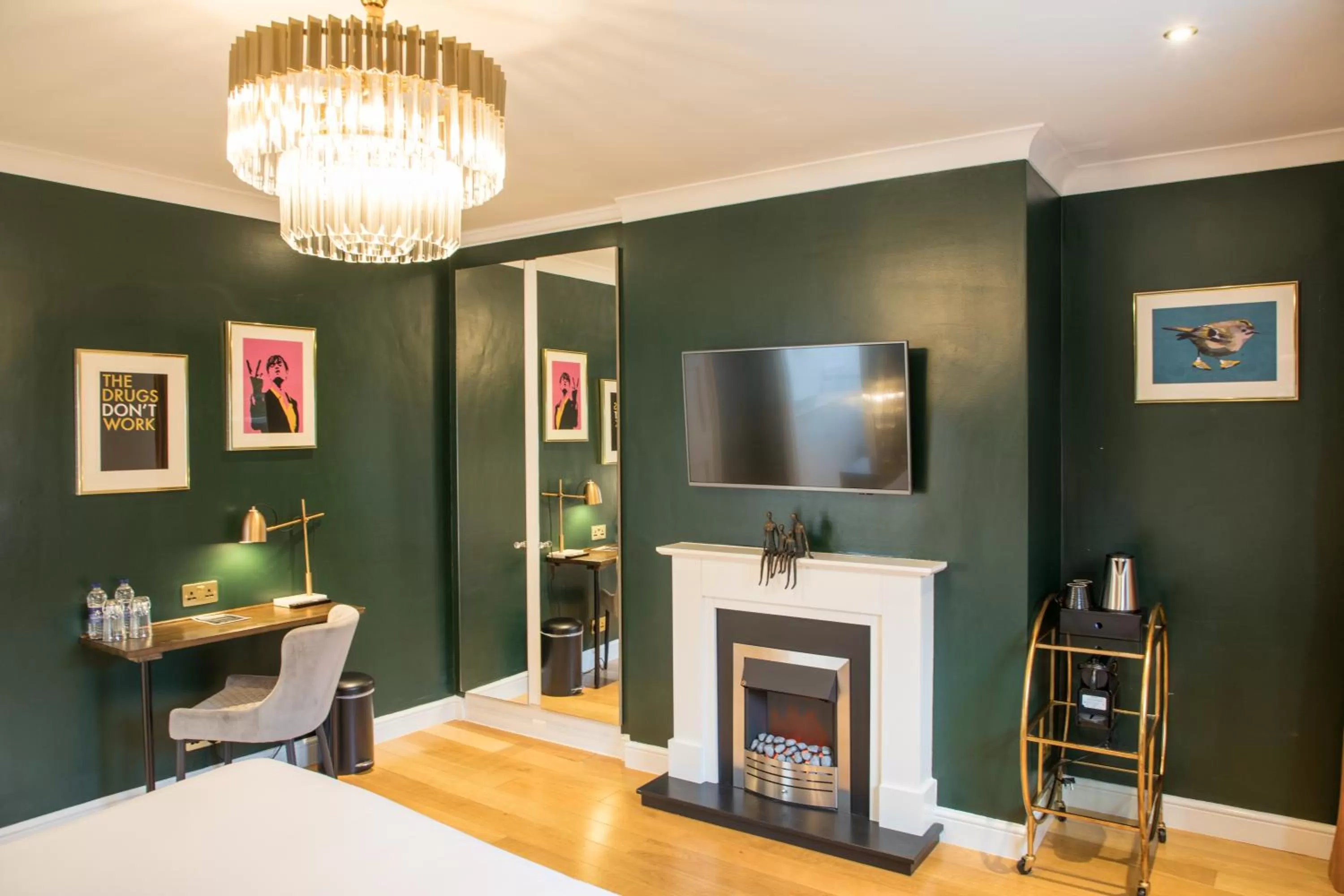 Bed, TV/Entertainment Center in The Eton Mess Boutique Hotel