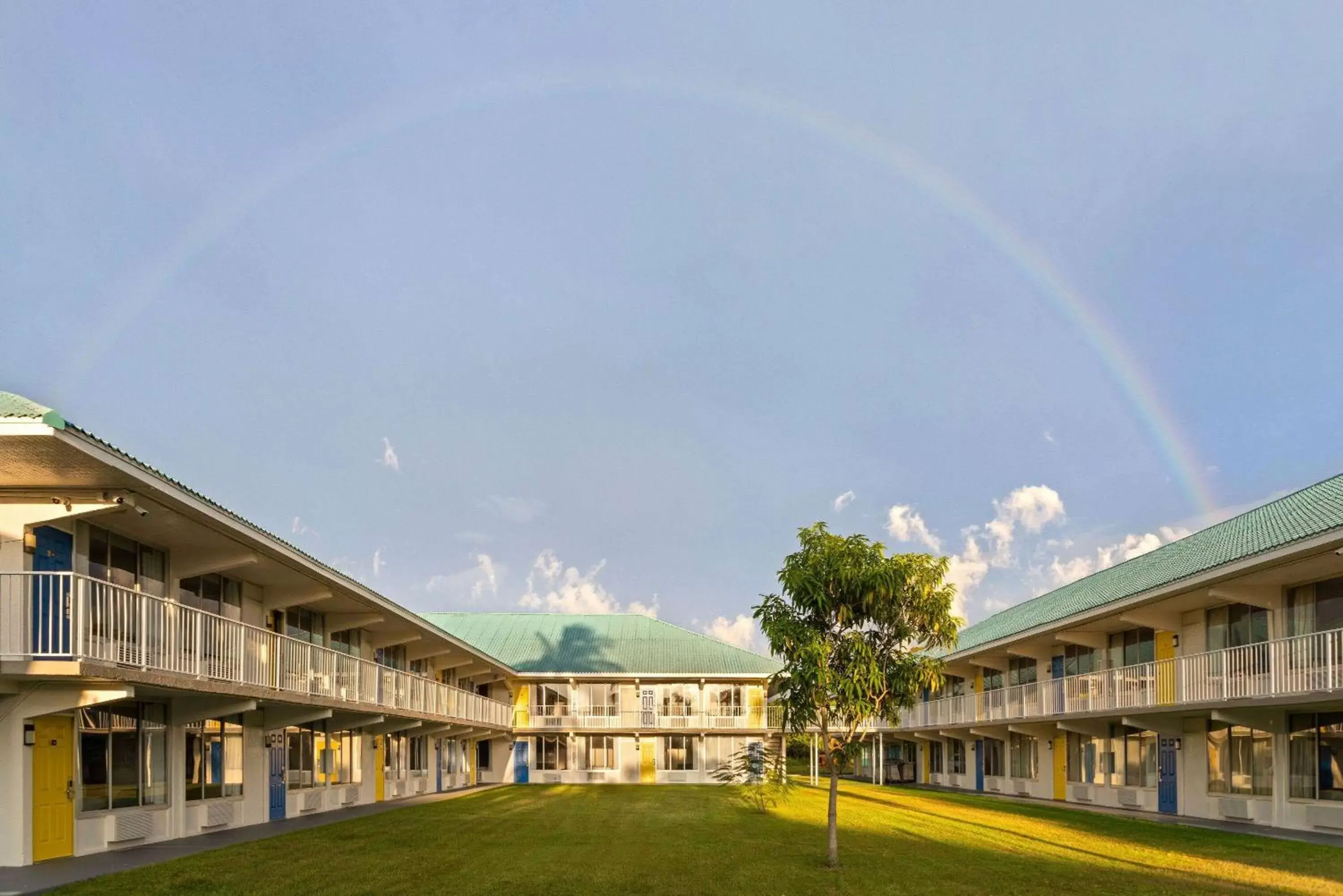 Inner courtyard view, Property Building in Days Inn by Wyndham Fort Pierce Midtown