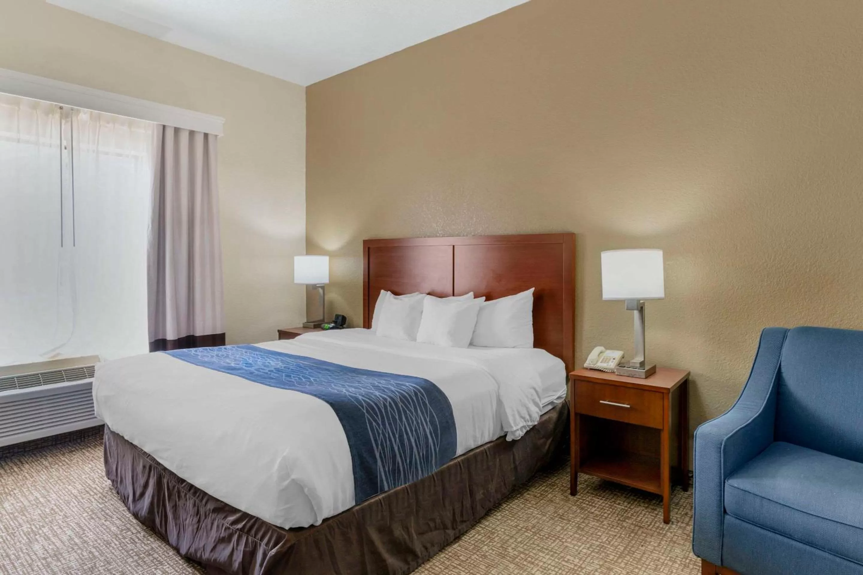 Bedroom, Bed in Comfort Inn & Suites La Grange - Louisville Area