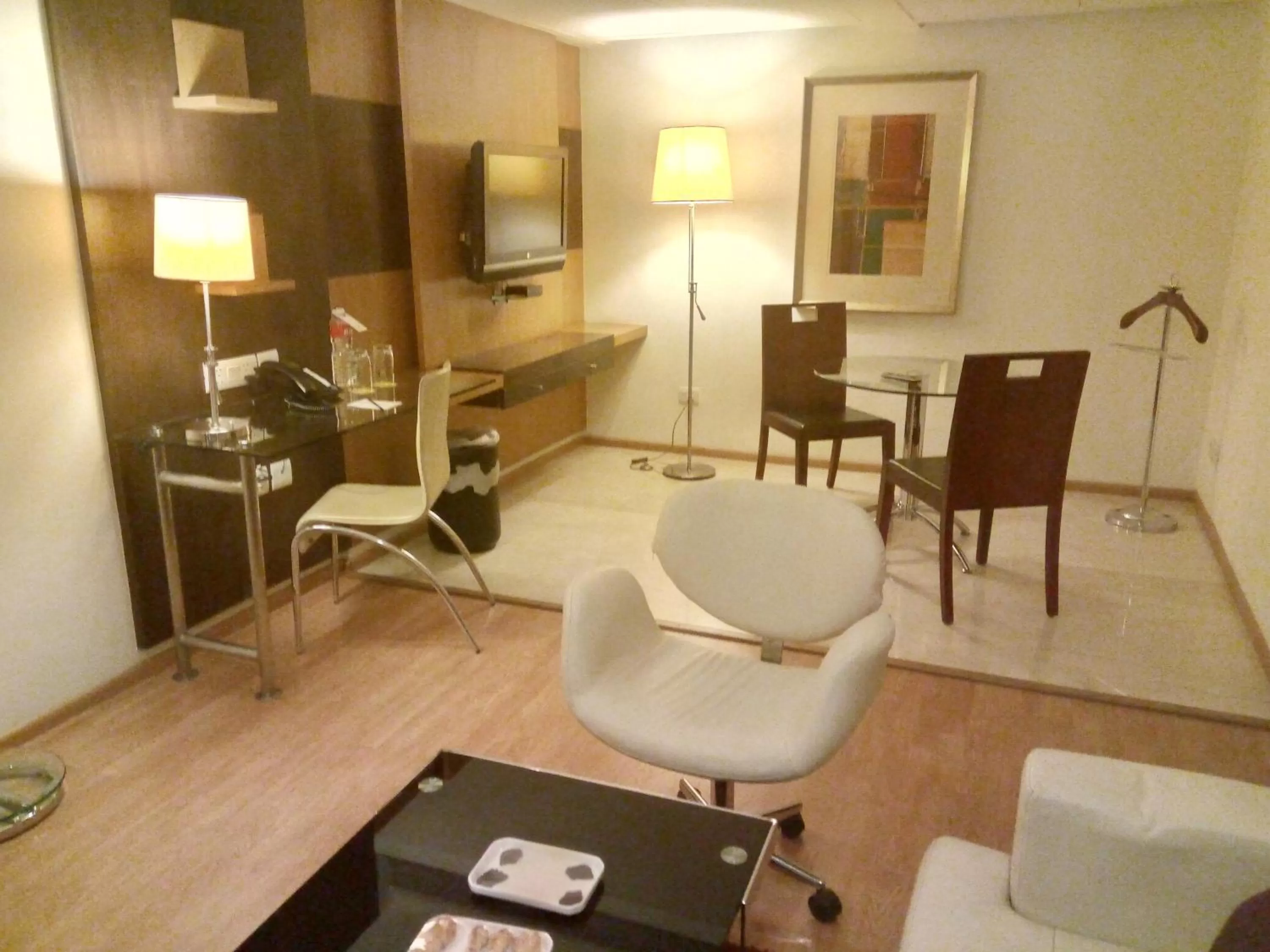 Living room in Hampshire Plaza