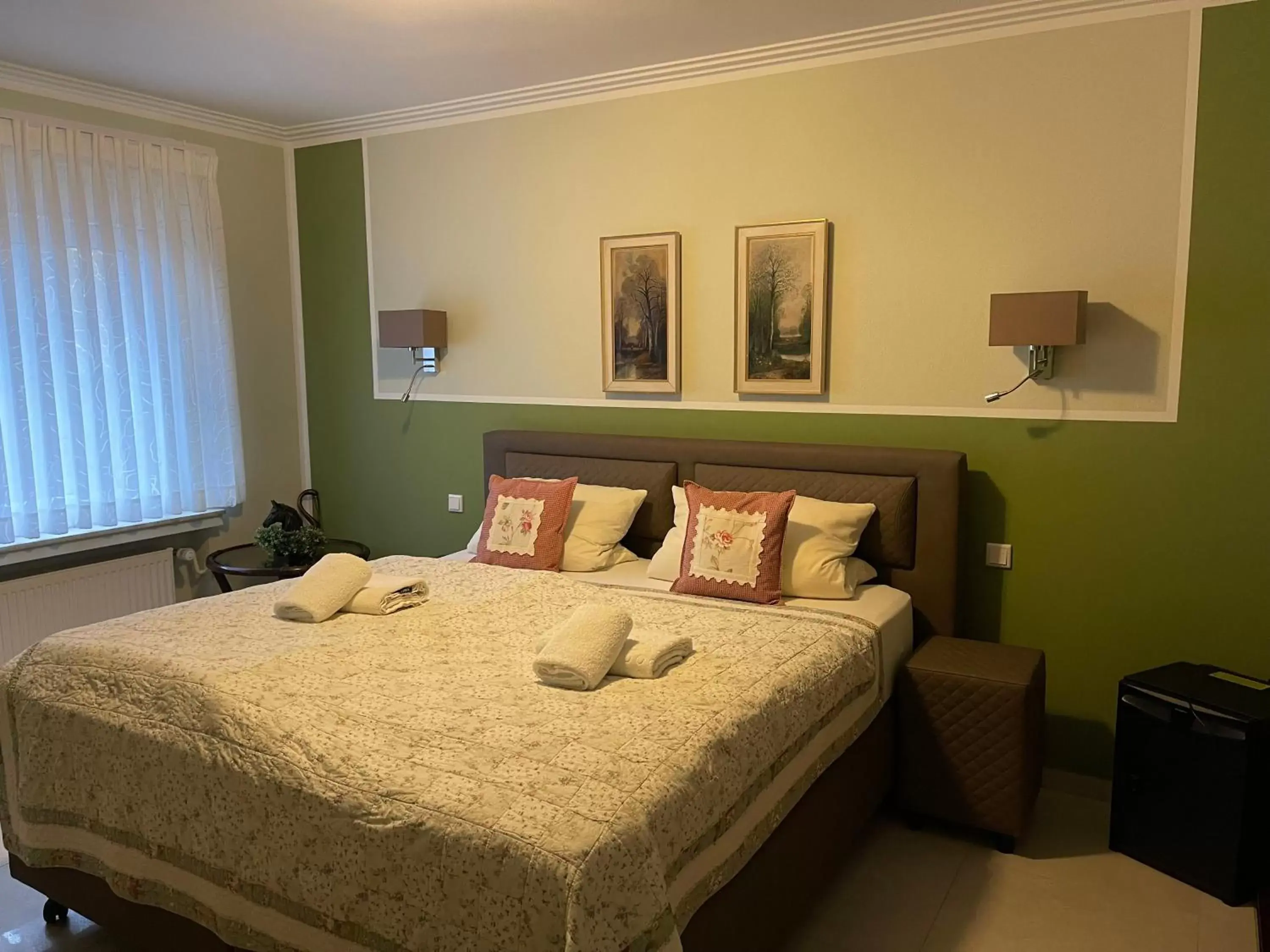 Twin Room with Private Bathroom - single occupancy in Hotel Gambrinus Arnsberg Twin Room with Private Bathroom - single occupancy in Hotel Gambrinus Arnsberg