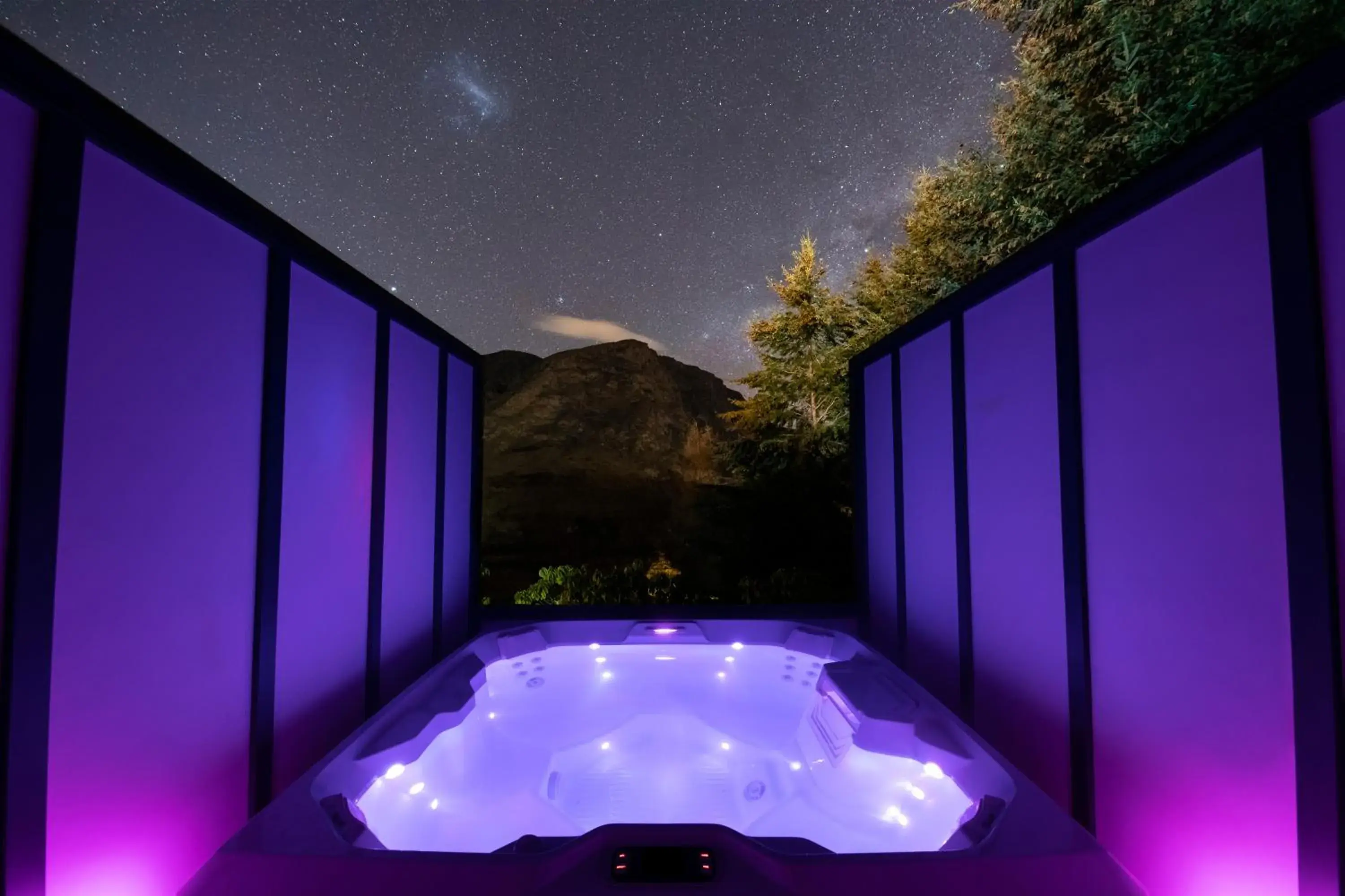 Hot Tub in Nugget Point Hotel