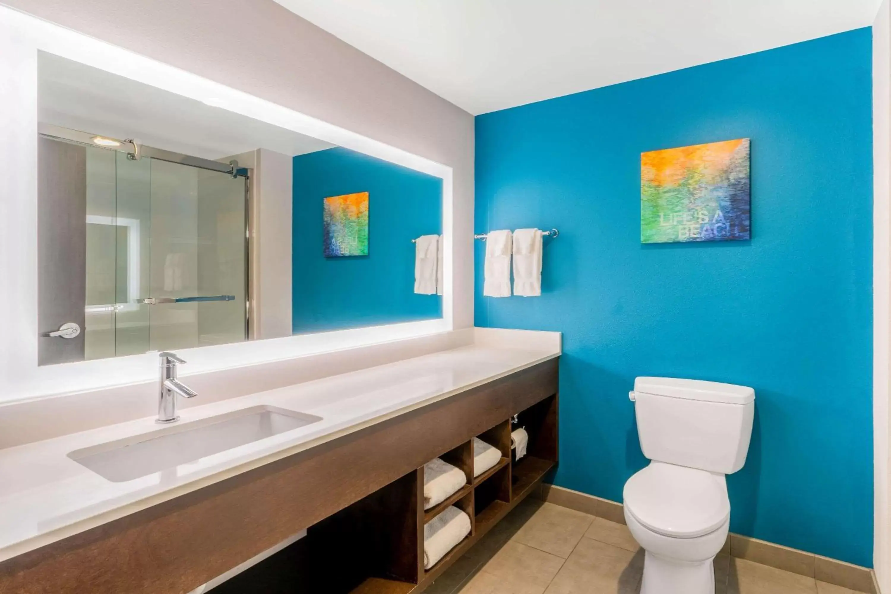 Bathroom in La Quinta by Wyndham Oklahoma City Airport